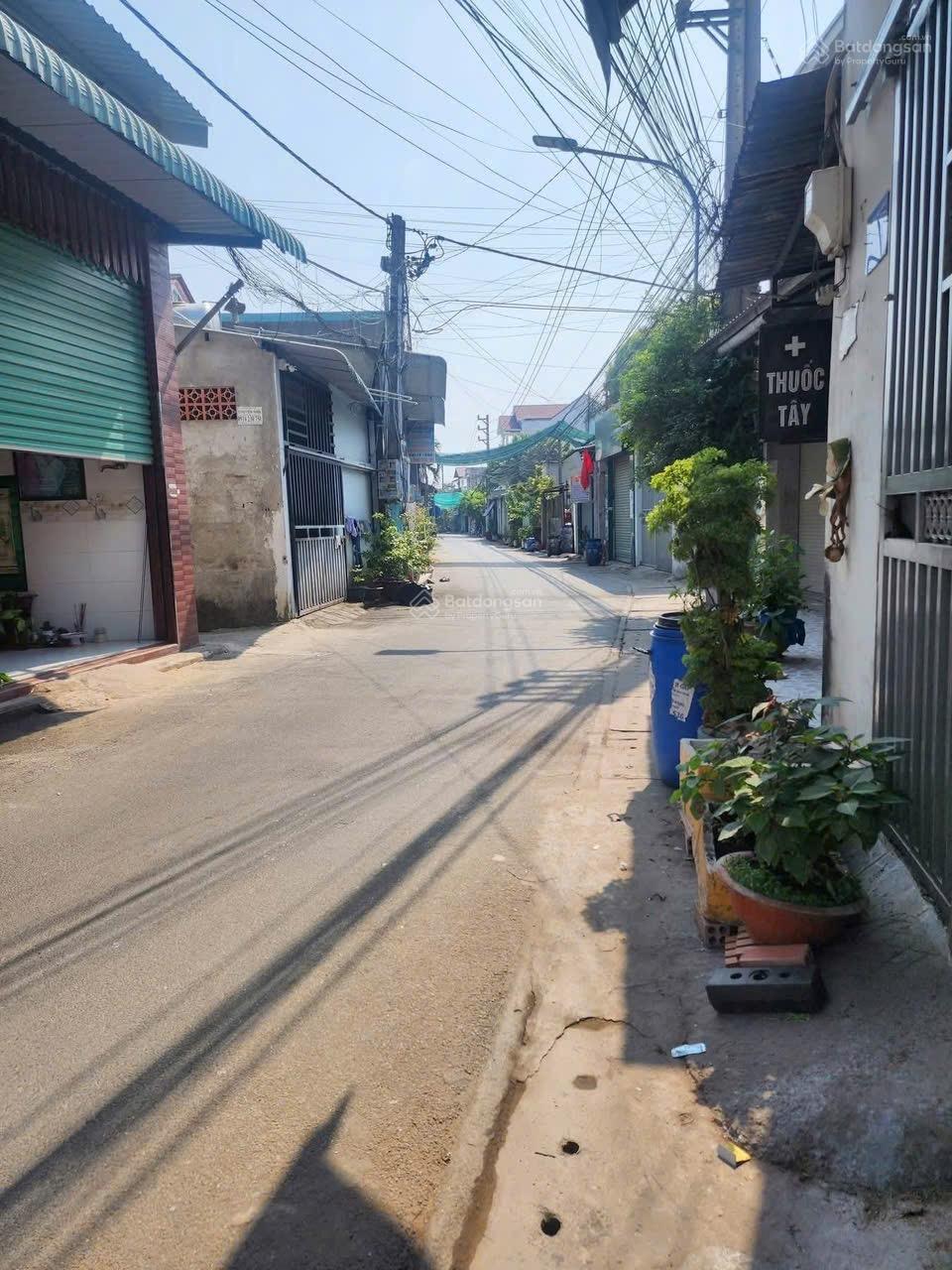 Bán nhà cấp 4 gác đổ mới tinh đường nhựa buôn bán nhỏ lẻ , gần ngã tư Chiêu Liêu Dĩ An