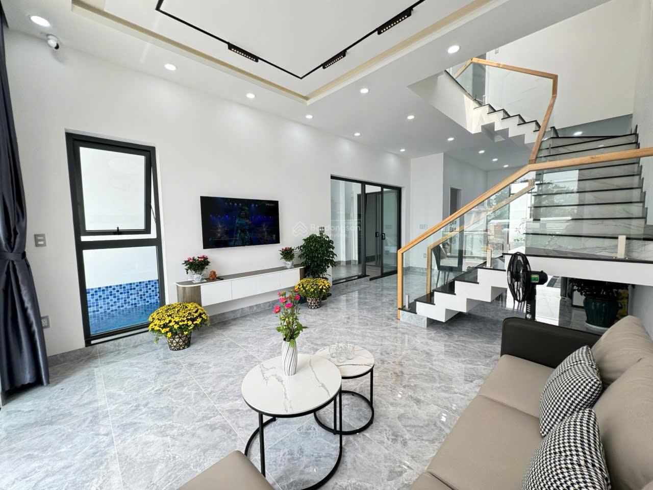 Bán biệt thự 2 mặt tiền trước sau view trưc diện biển đường nội bộ 8m khu Trần Phú, Vũng Tàu