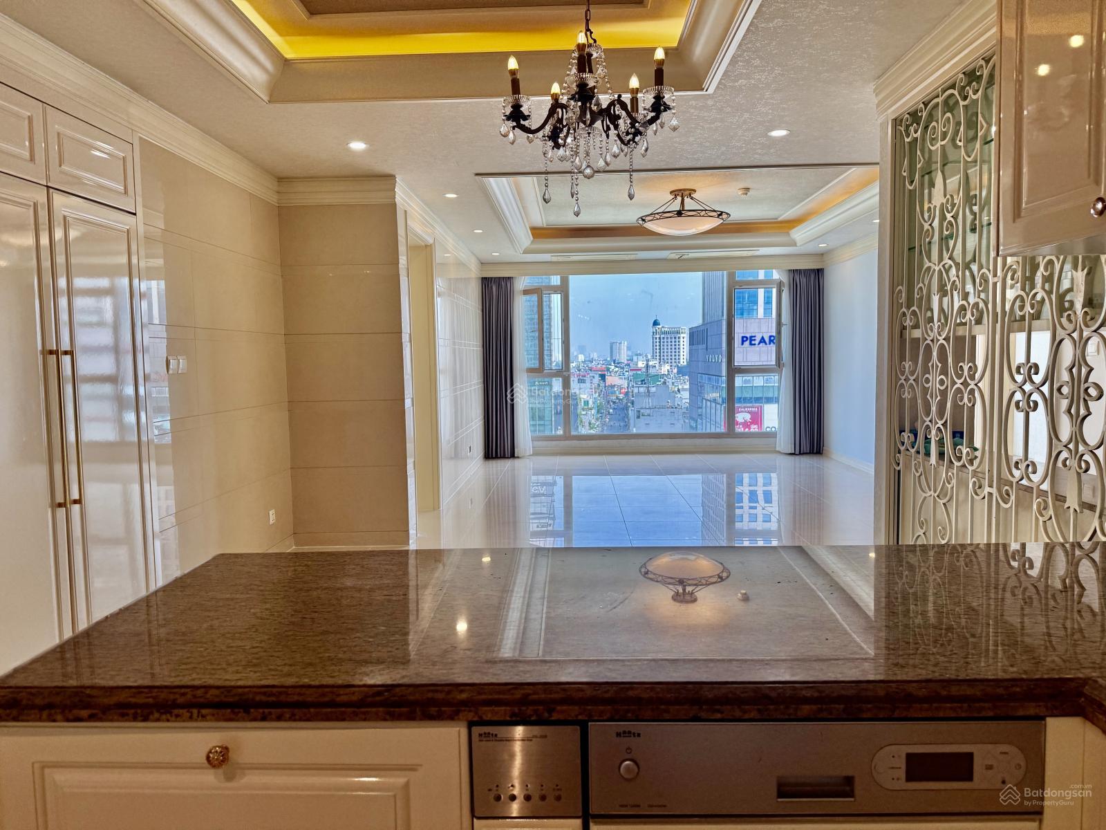 Chính chủ bán chung cư 3 phòng ngủ Cantavil Hoàn Cầu mặt tiền Điện Biên Phủ 140m2 giá 11tỷ