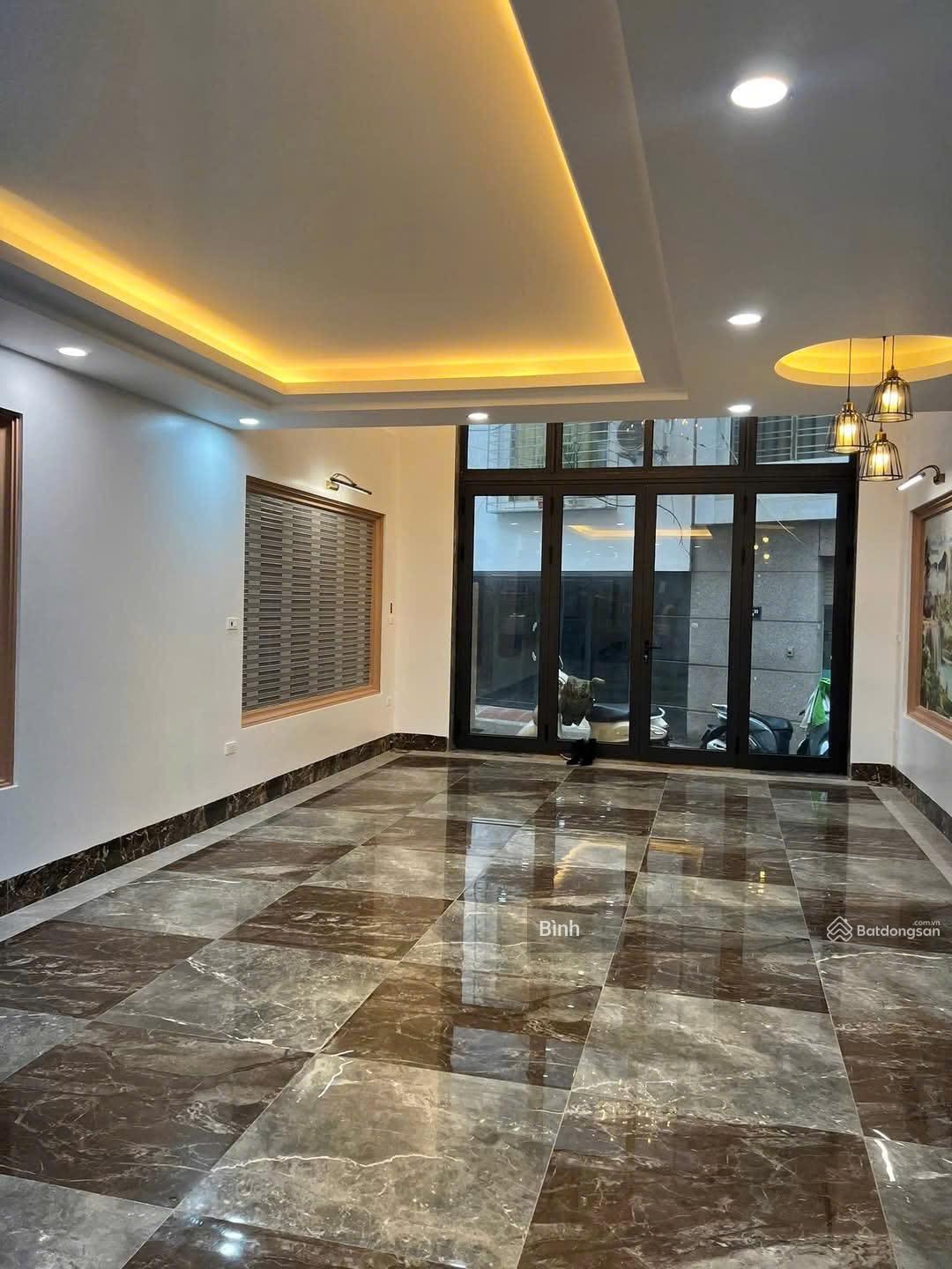 Cho thuê nhà MP Nguyễn Văn Cừ, Dt 100m2x 3 tầng, MT: 6m, giá thuê: 45tr, nhà mới, nguyên căn Cho thuê nhà MP Nguyễn Văn Cừ, Dt 100m2x 3 tầng, MT: 6m, giá thuê: 45tr, nhà mới, nguyên căn