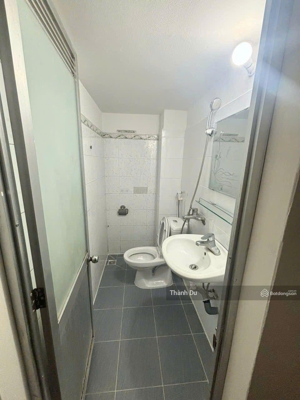 Cho thuê nguyên căn Bồ Đề- 32 m2 4 phòng ngủ gần hồ giá 9tr/th Cho thuê nguyên căn Bồ Đề- 32 m2 4 phòng ngủ gần hồ giá 9tr/th