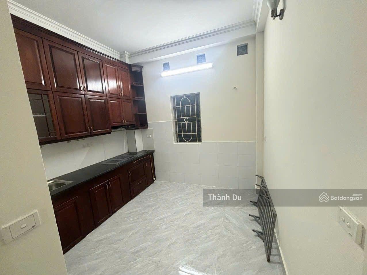 Cho thuê nguyên căn Bồ Đề- 32 m2 4 phòng ngủ gần hồ giá 9tr/th Cho thuê nguyên căn Bồ Đề- 32 m2 4 phòng ngủ gần hồ giá 9tr/th