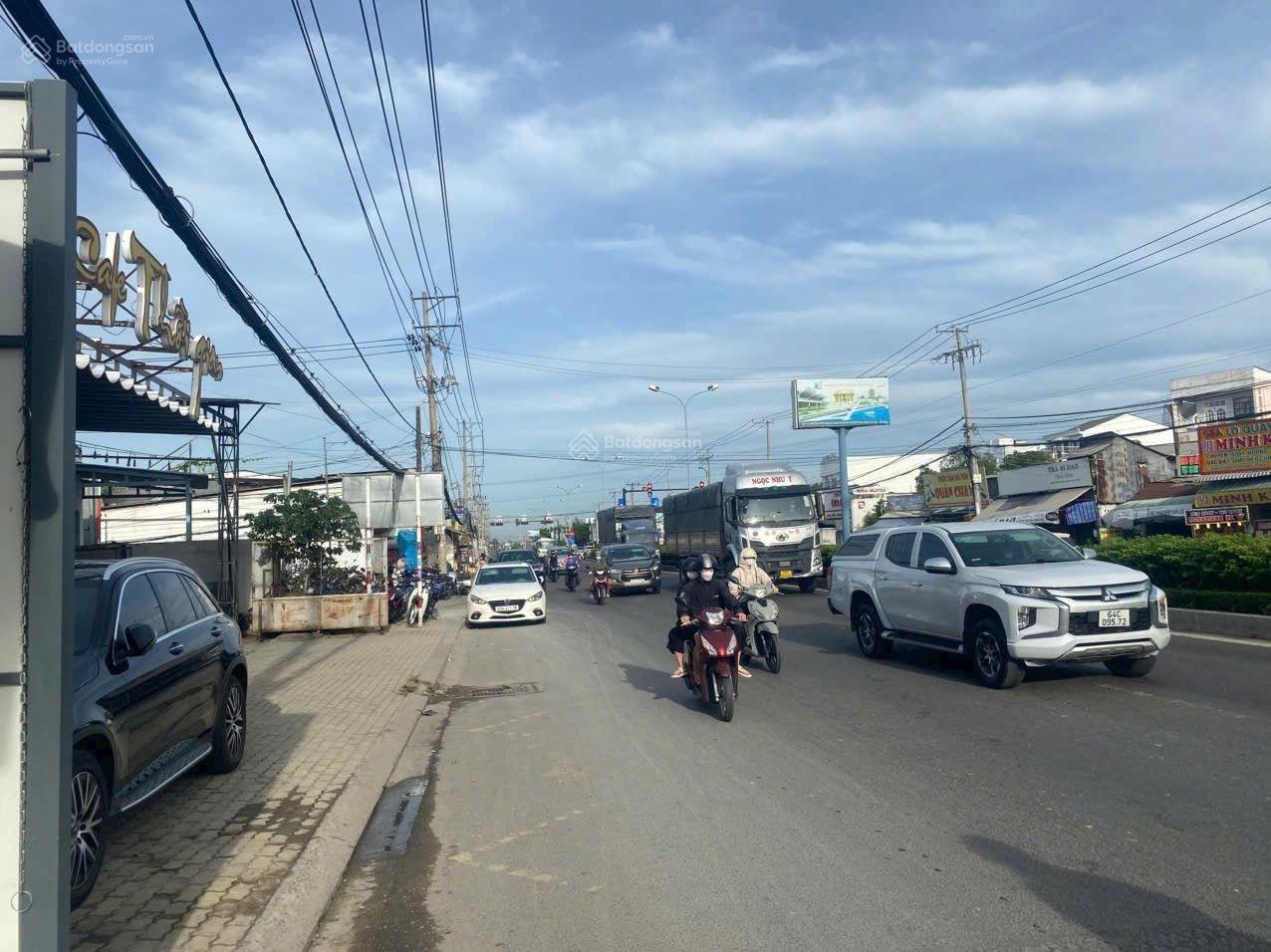 Bán Nhà Mặt Phố Nguyễn Văn Linh, 10 tỷ, 140m2, 4PN, 3WC, Ninh Kiều, Cần Thơ