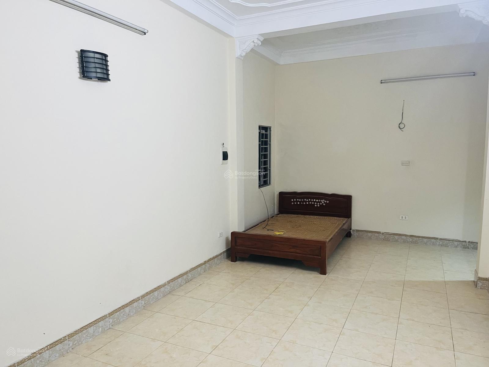 Bán nhà Trịnh Đình Cửu - giáp với Hồ Định Công - 33m2 sổ đỏ. Giá chào 5.85 tỷ. Không quy hoạch