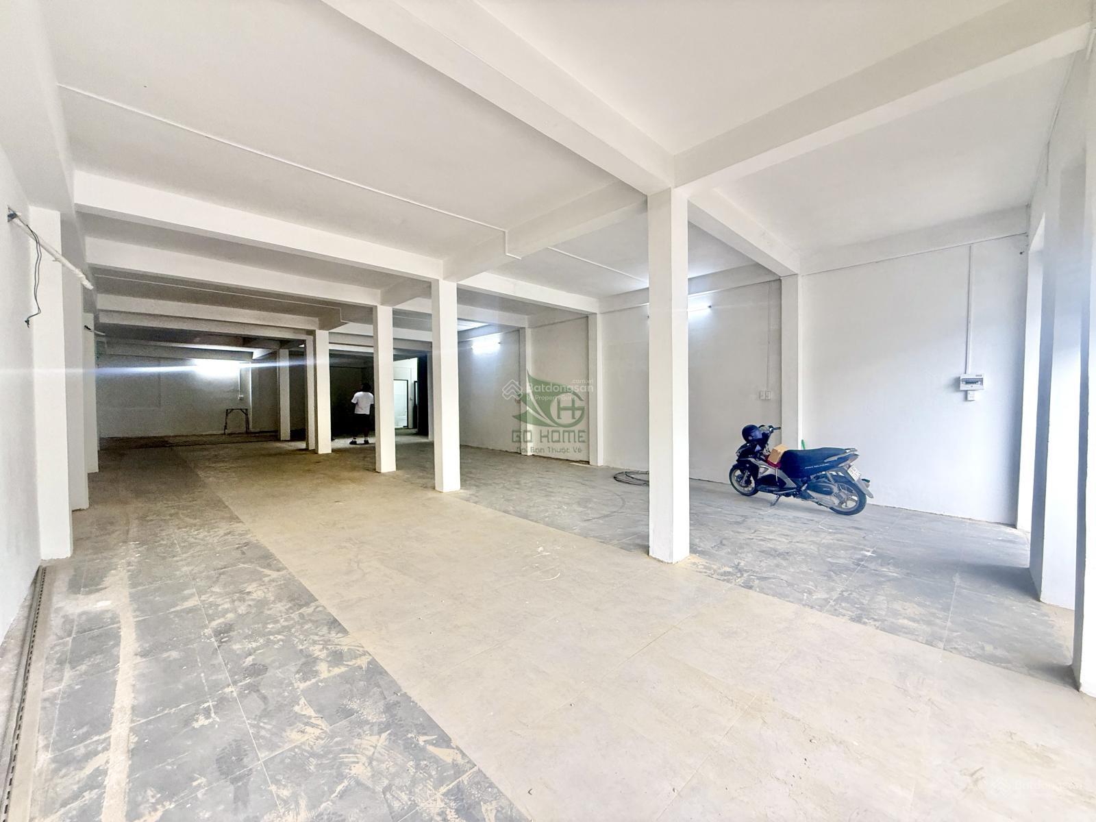 Cho thuê nhà kinh doanh 3 tầng trống 650m2 mặt tiền 23/10