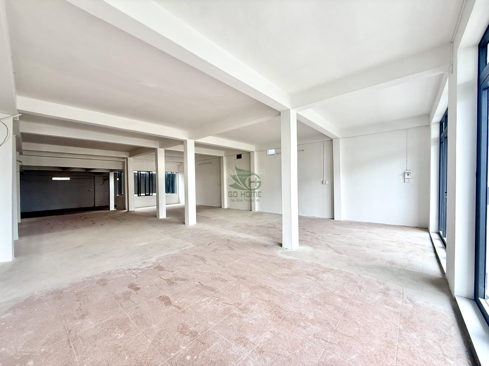 Cho thuê nhà kinh doanh 3 tầng trống 650m2 mặt tiền 23/10