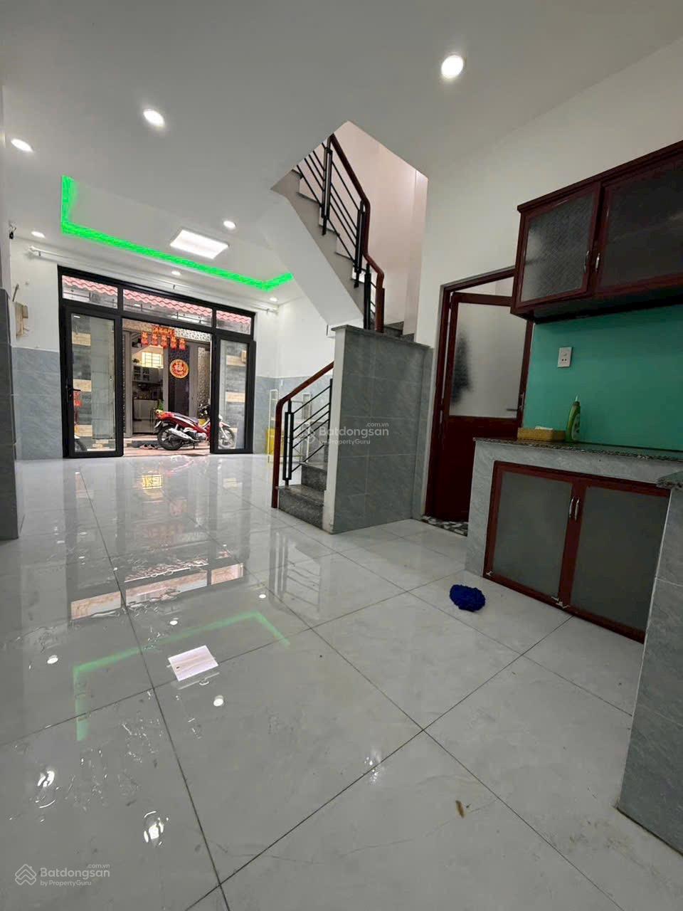 Chủ hạ 300tr bán gấp nhà 3 tầng đẹp lung linh ngay Aeon Tân Phú 4PN 3WC giá chỉ 4 tỷ 250 bớt lộc