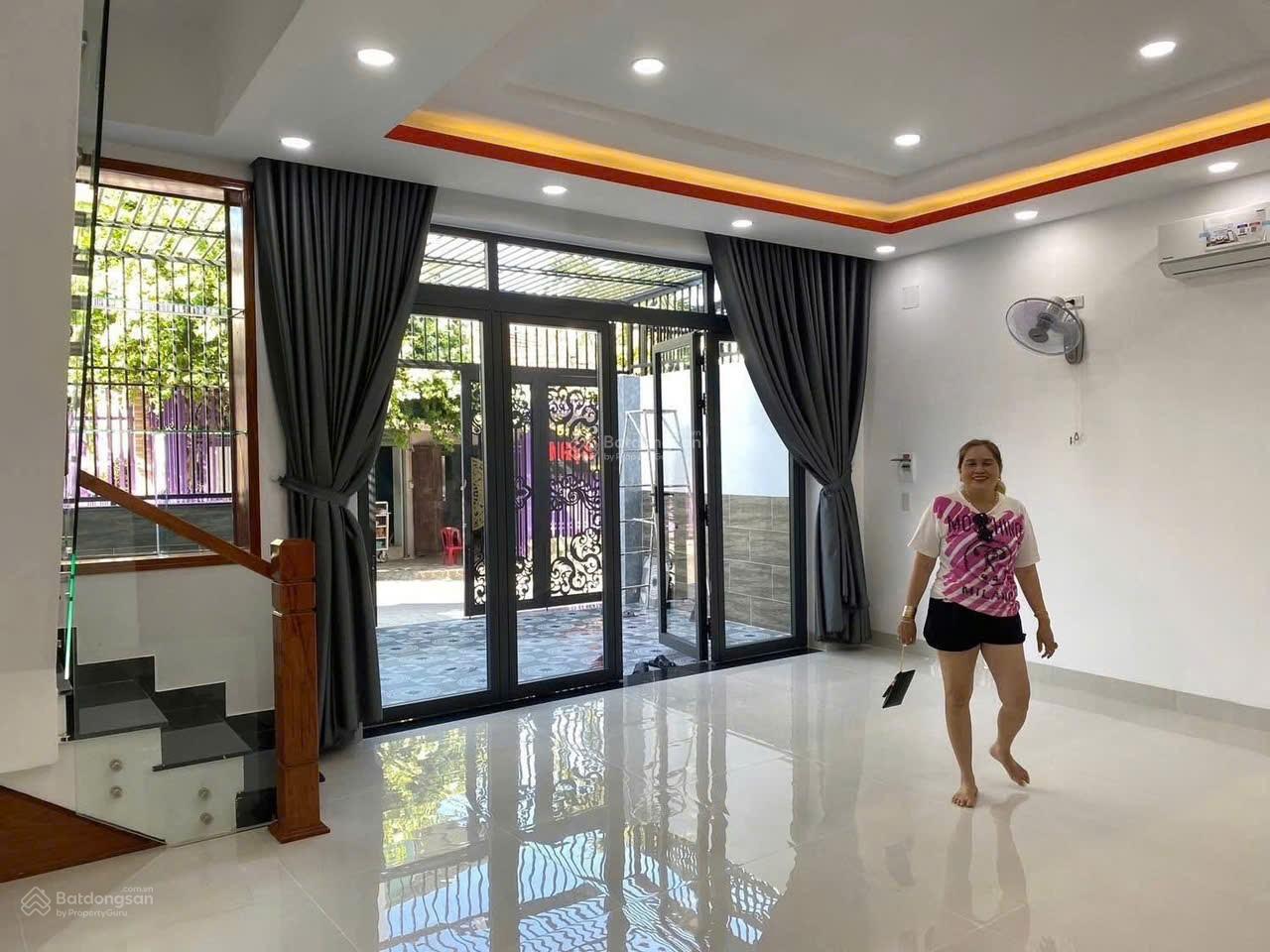 Nhà GÓC 2 MẶT THOÁNG, 3 tầng Mai An Tiêm _ gần ĐH NHA TRANG, Sẵn dòng tiền cho thuê Giá : 7,250 tỷ