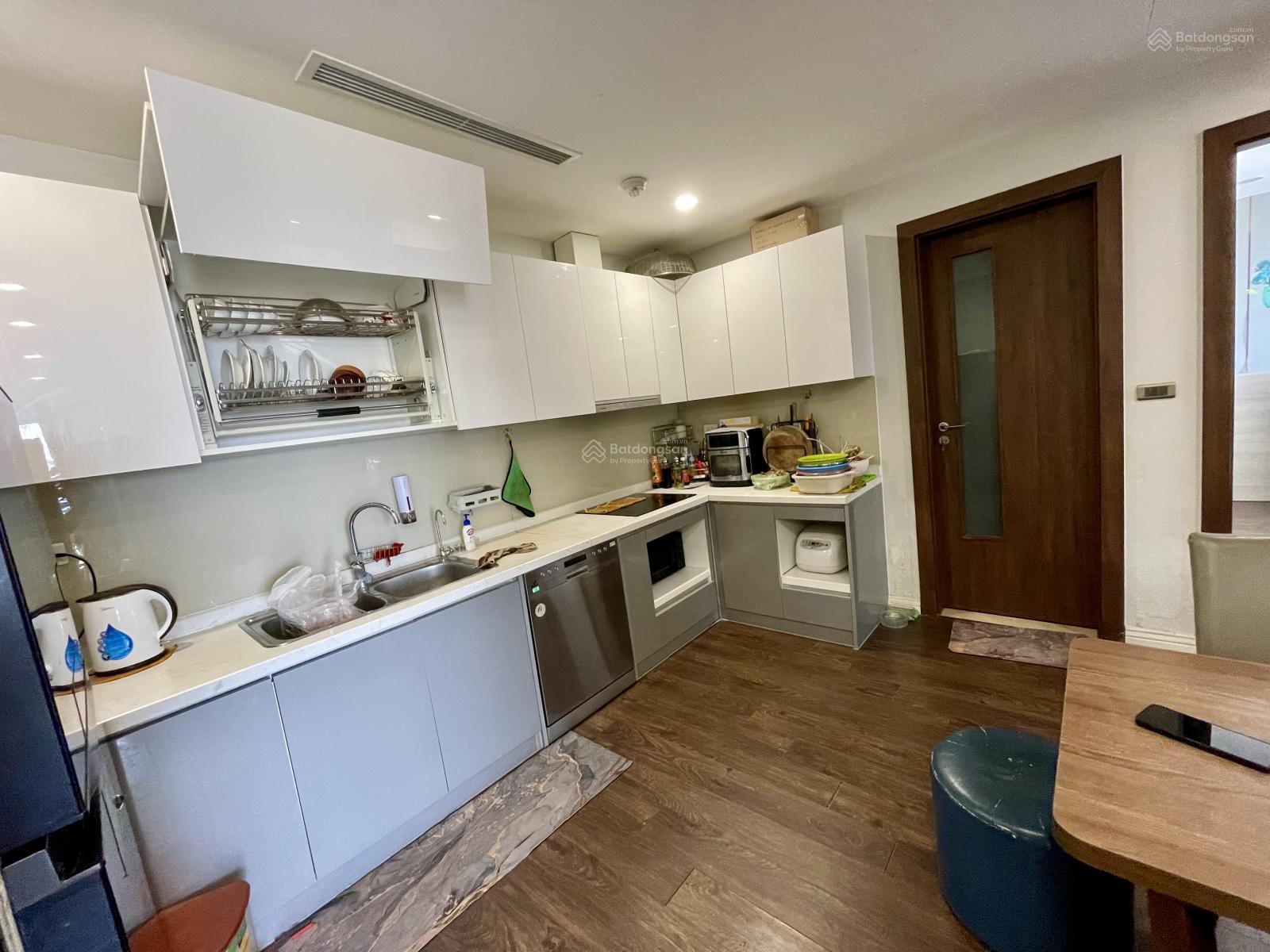 Bán căn 2PN full đồ, có sổ, có slot oto, tầng đẹp, giá 8,2 tỉ - lh: O 9 6 9 8 3 8 7 8 8 Bán căn 2PN full đồ, có sổ, có slot oto, tầng đẹp, giá 8,2 tỉ - lh: O 9 6 9 8 3 8 7 8 8