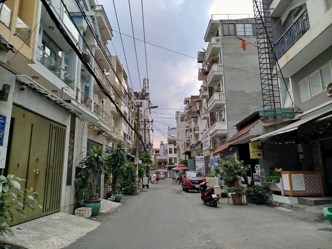 Hẻm xe hơi Dương Quảng Hàm, P5, Gò Vấp. 6x22m. 2 tầng. Chỉ 13tỷ5. GPXD mới 5 tầng.
Vị trí đắc địa