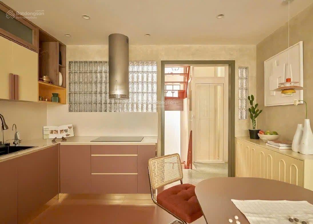 SIÊU PHẨM DÁNG SỐNG. NGAY KHU CÁN BỘ THÀNH THÁI - Q10. 5 TẦNG - THANG MÁY - PHÒNG MASTER. CHỈ 11 TỶ SIÊU PHẨM DÁNG SỐNG. NGAY KHU CÁN BỘ THÀNH THÁI - Q10. 5 TẦNG - THANG MÁY - PHÒNG MASTER. CHỈ 11 TỶ