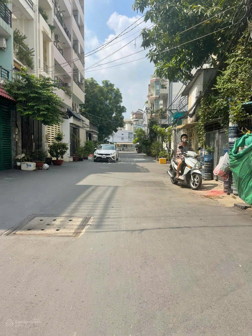 NHÀ ĐẸP KHU HIẾM NHÀ BÁN - HẺM XE HƠI - DT 4M X 16M - 4 TẦNG - DƯƠNG QUẢNG HÀM PHƯỜNG 6 GÒ VẤP