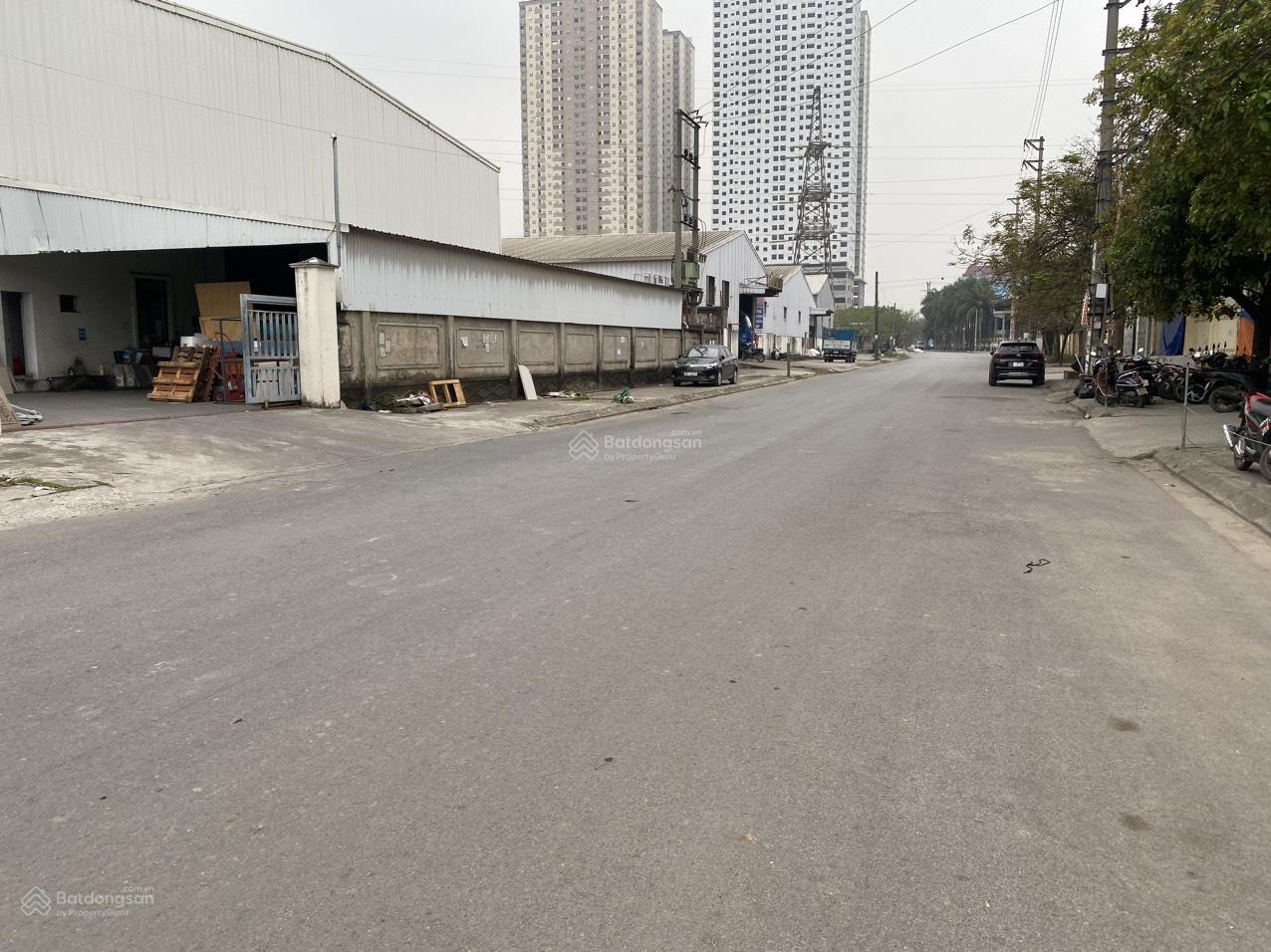 Cho thuê kho xưởng mặt đường Biên Giang Hà Đông, DT 1200m2 có điện 3 pha cao 7 - 12m xe công vào