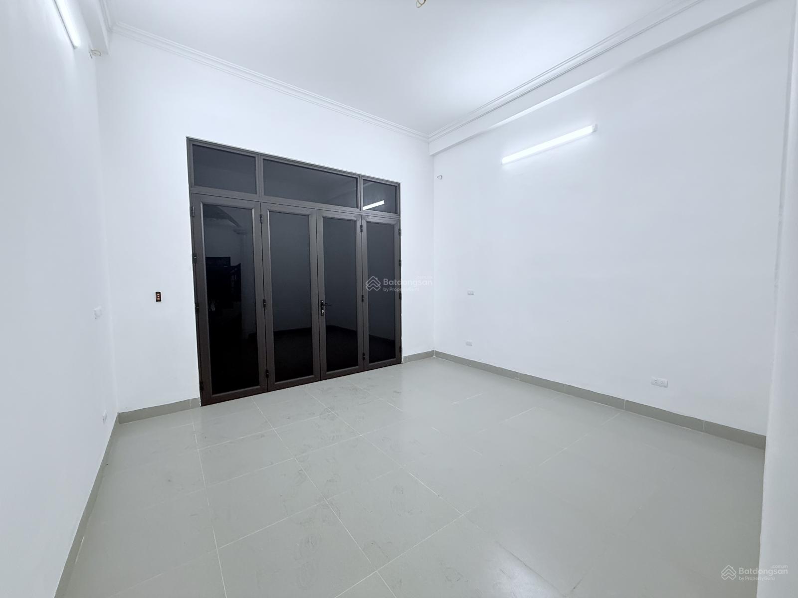 Cho thuê nhà Nghĩa Đô, 70m2, 5 tầng, mới đẹp - VP, KD, Đào tạo, ở gđ - 30Tr