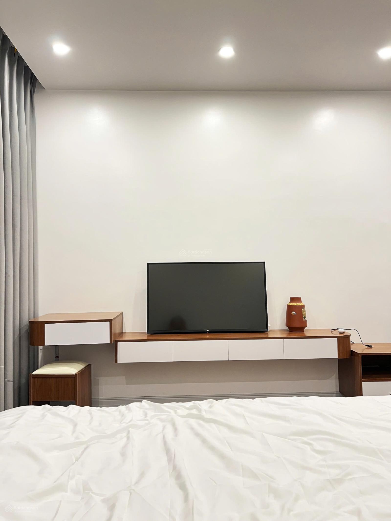 CHO THUÊ NHÀ cực đẹp tại Văn Cao - Hải Phòng - 6 phòng ngủ - full nội thất