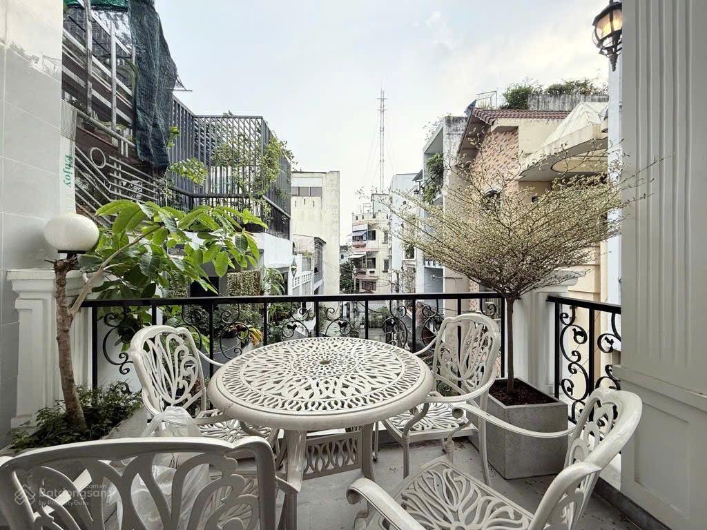 Bán đi định cự, nhà do KTS thiết kế, ngang 5.2m,HXH Huỳnh Văn Bánh, sát MT, 3 Tầng, 54m2, 9.65 Tỷ