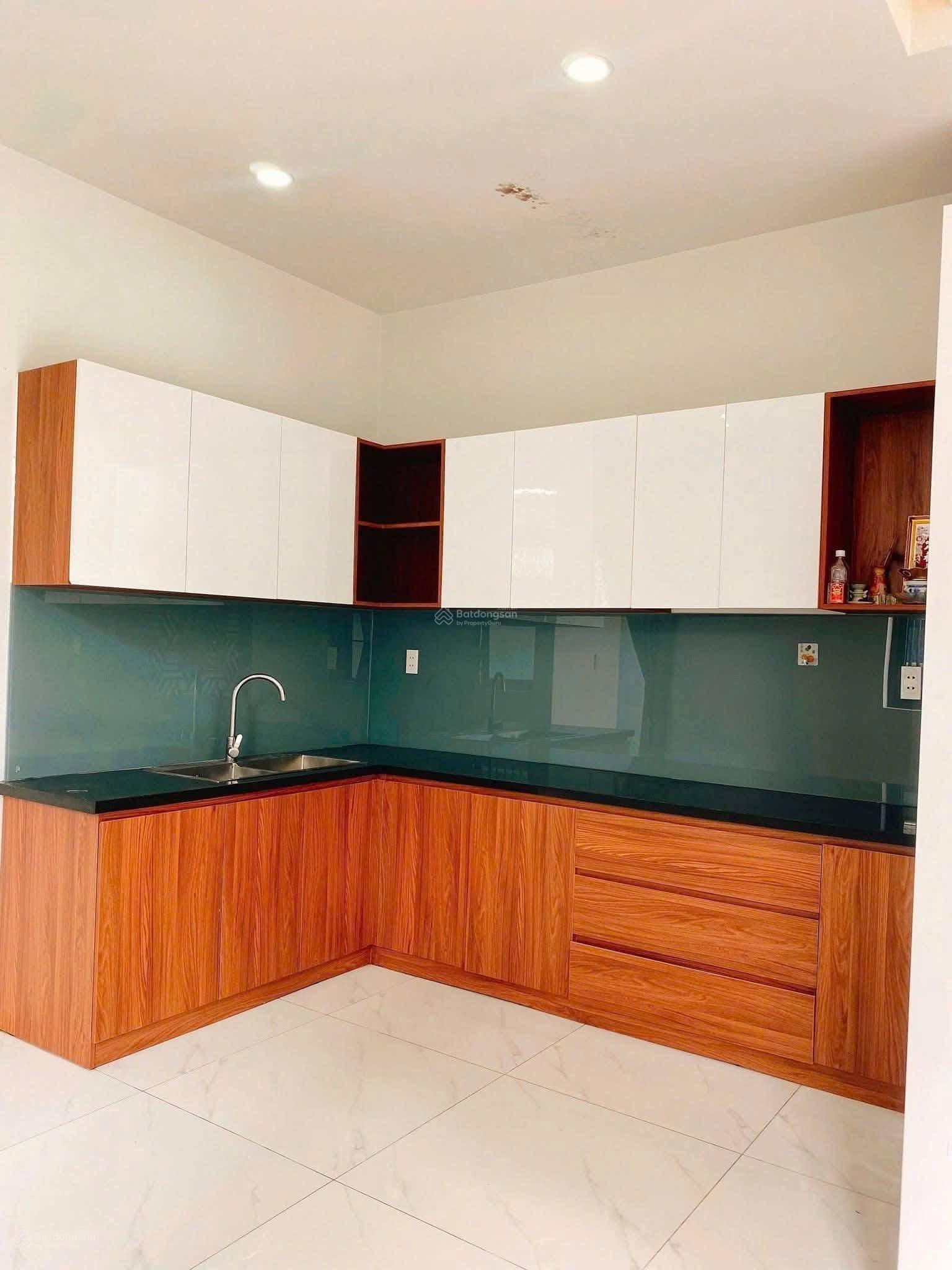 Bán nhà ngay Hiệp Thành 1, 4 tỷ 200 tr. Căn góc DT: 6.8x13.6, quy hoạch đẹp đường nhựa thông oto