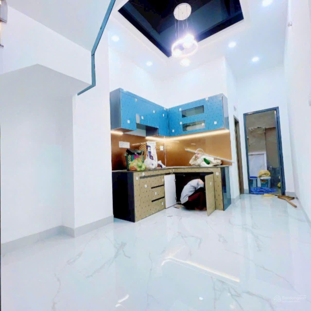 Q4, hẻm 1/ cách MT chợ Xóm Chiếu 20m, 3 tầng BTCT, 31.7m2( 3.1 x 11), KQH, SHR chỉ 5 tỷ 200tr