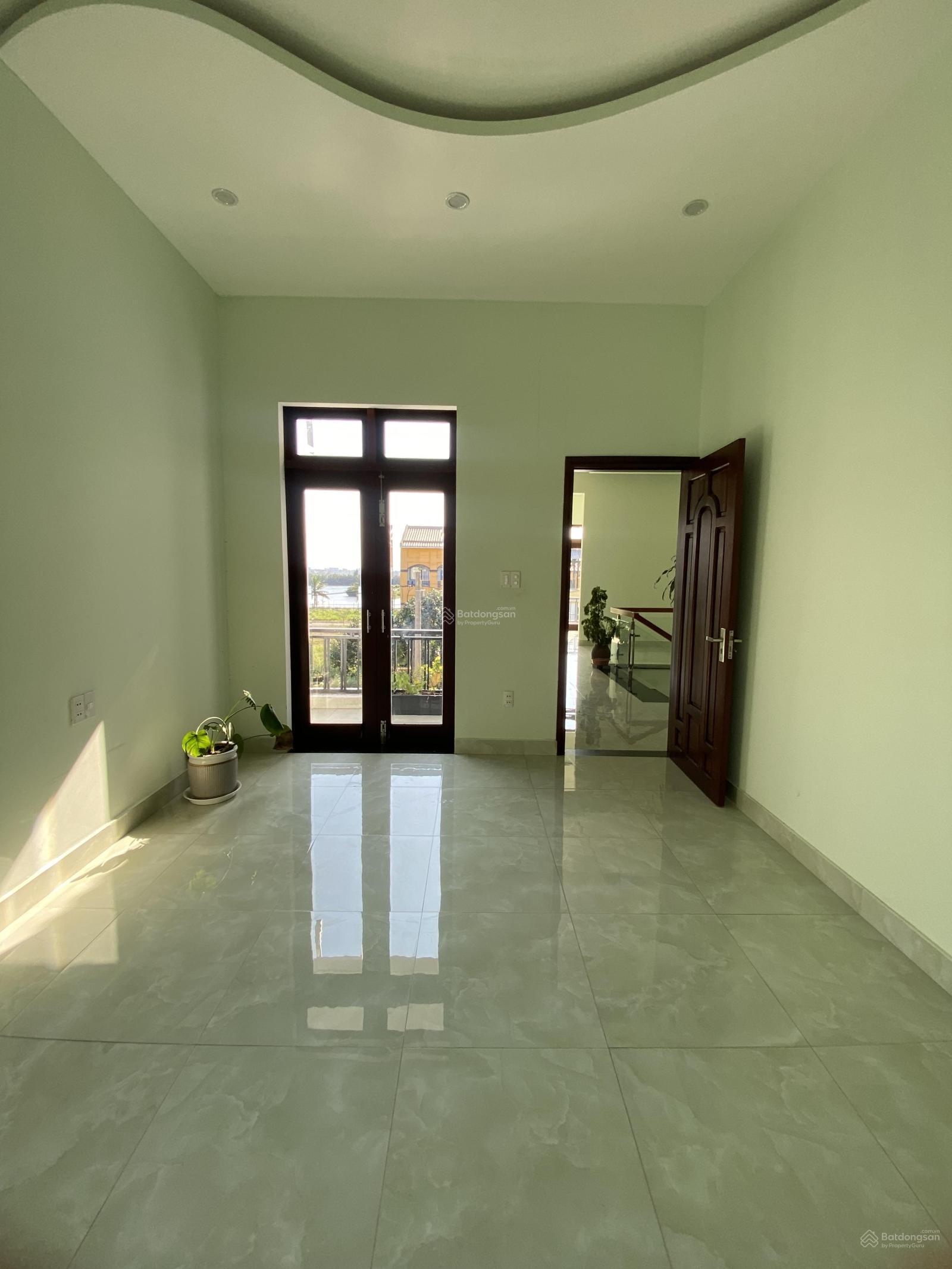 Cần bán căn nhà 3 tầng đường Mẹ Thứ cách biển chỉ vài trăm mét LH: 0936 325 ***