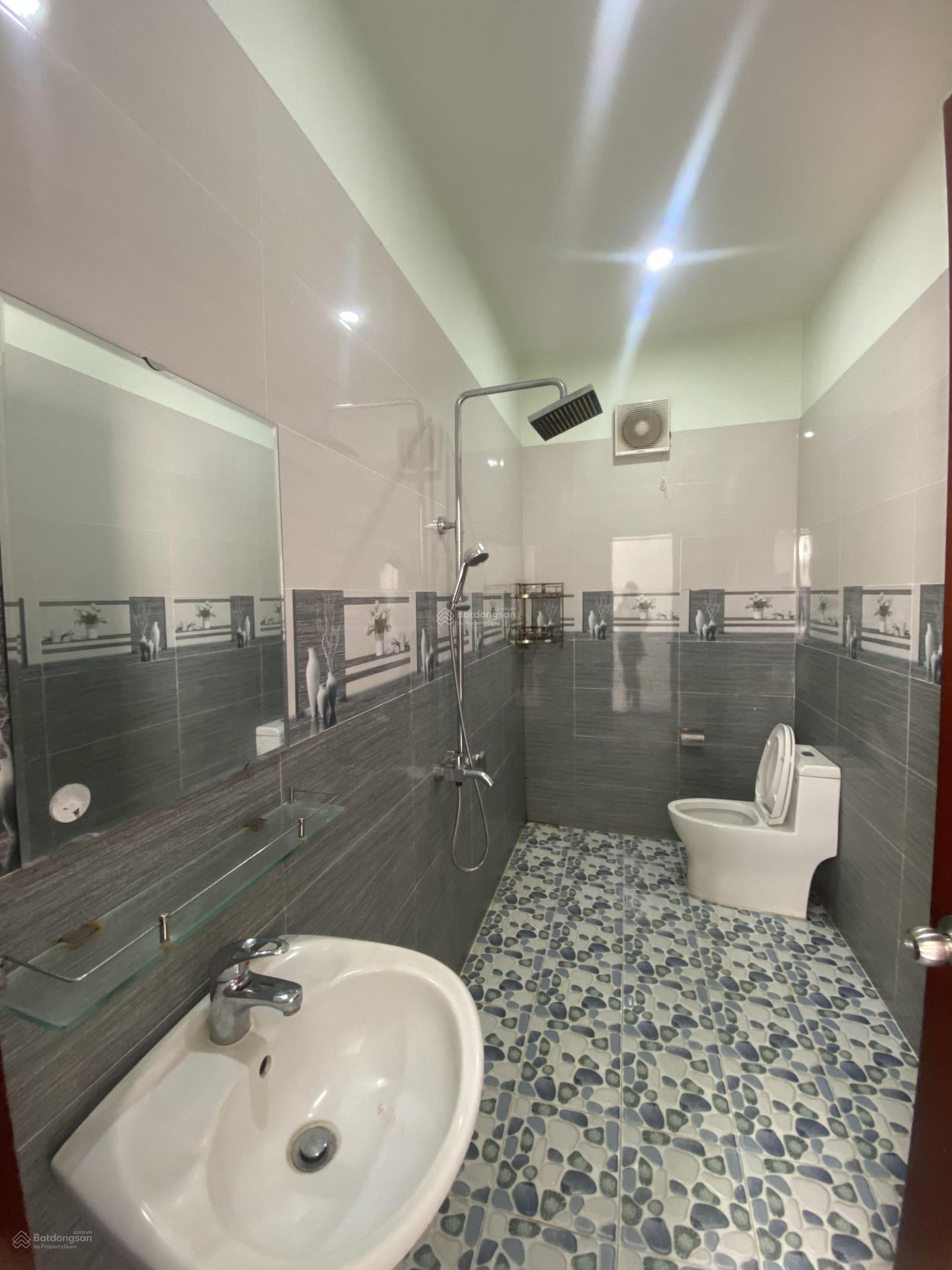 Cần bán căn nhà 3 tầng đường Mẹ Thứ cách biển chỉ vài trăm mét LH: 0936 325 ***