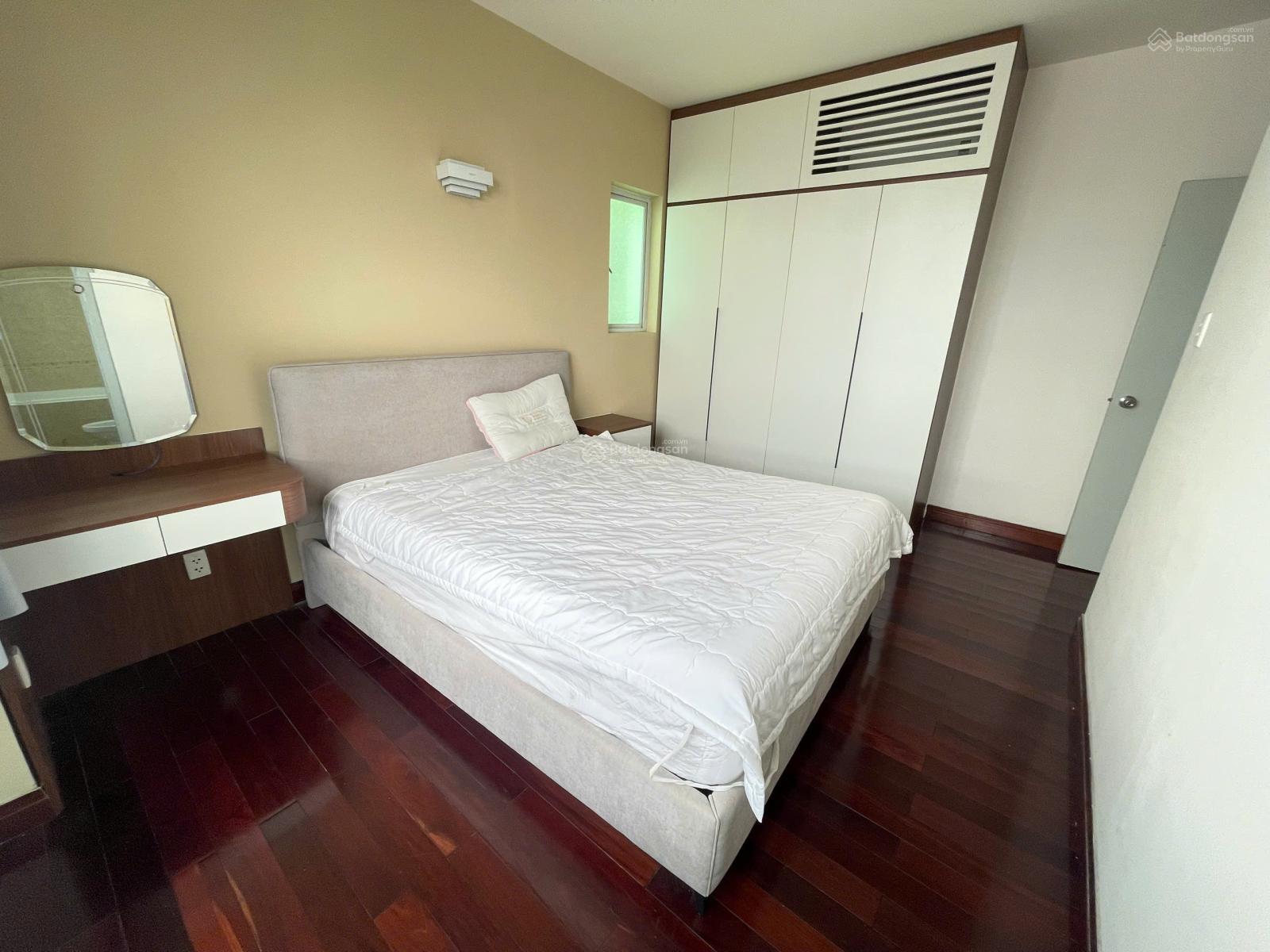 Cần bán gấp căn hộ Hùng vương plaza có 3 PN 3WC full nội thất giá 9,1 tỷ