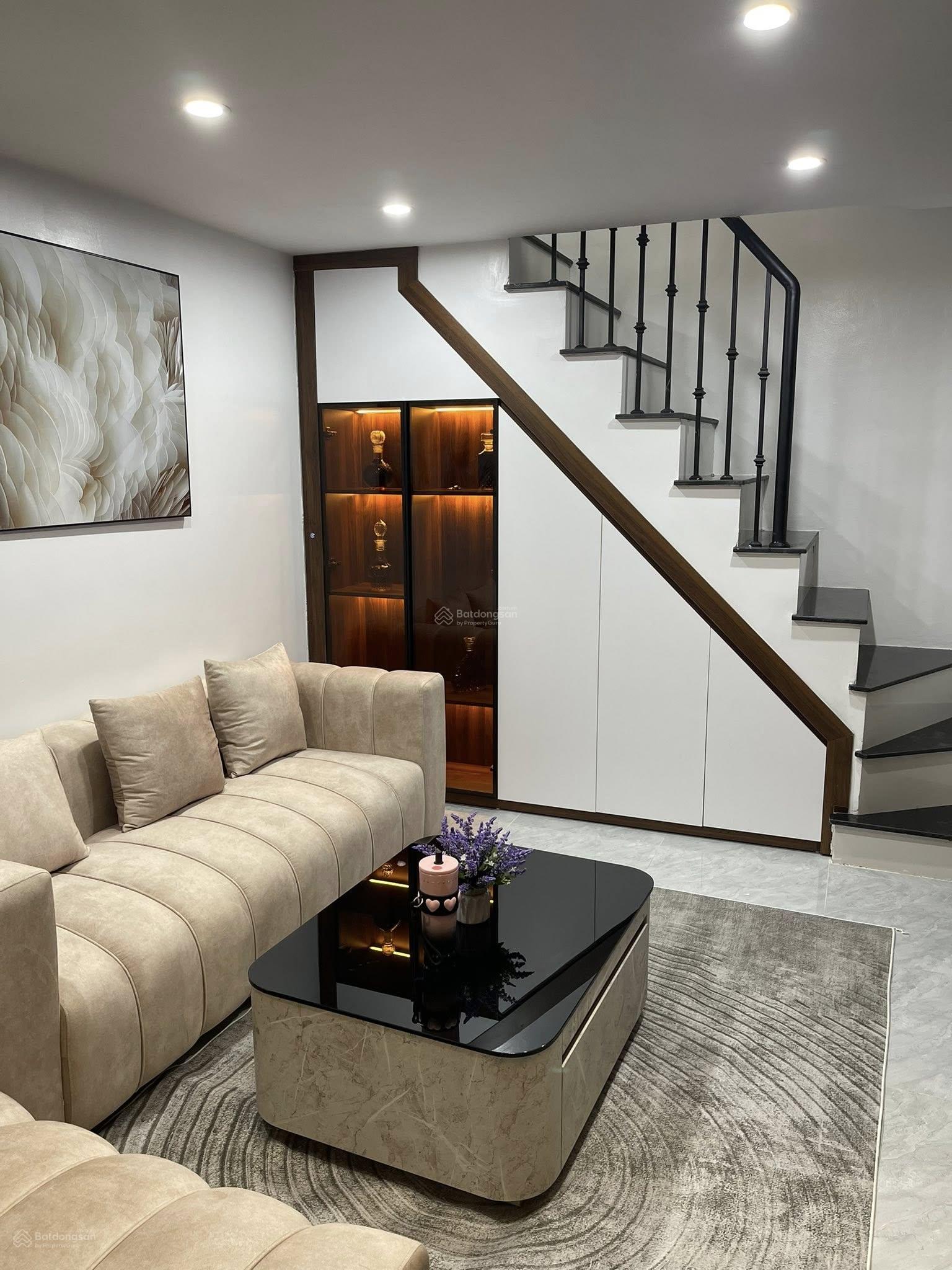 Bán nhà mới, 1 ngoặt ra Tây Sơn, Đống Đa, ngõ rất rộng thoáng, khung BTCT, thiết kế hiện đại