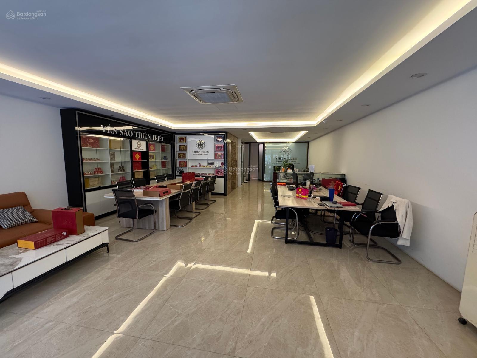 Em nhận bán giúp chủ căn biệt thự giá rẻ nhất Linh Đàm 180m2 giá 290tr/m2