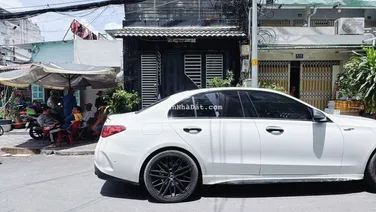 Bán nhà mặt tiền đường xe hơi. Sát bên trường học. Vừa ở vừa kinh doanh