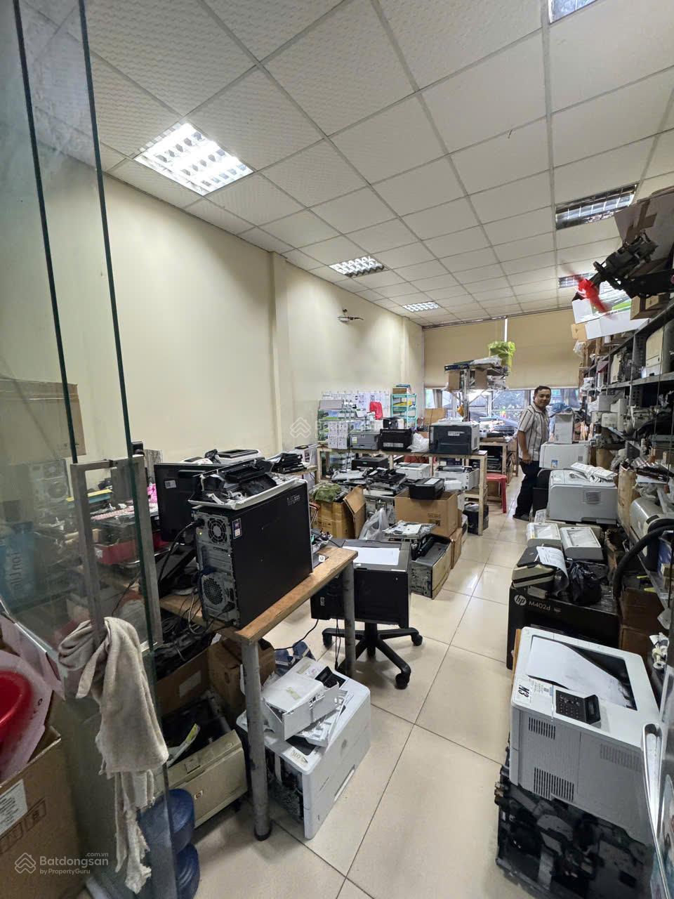MT mới ốp kính 14D Cống Quỳnh 200m2, 50 triệu tại Cống Quỳnh, Q1 MT mới ốp kính 14D Cống Quỳnh 200m2, 50 triệu tại Cống Quỳnh, Q1