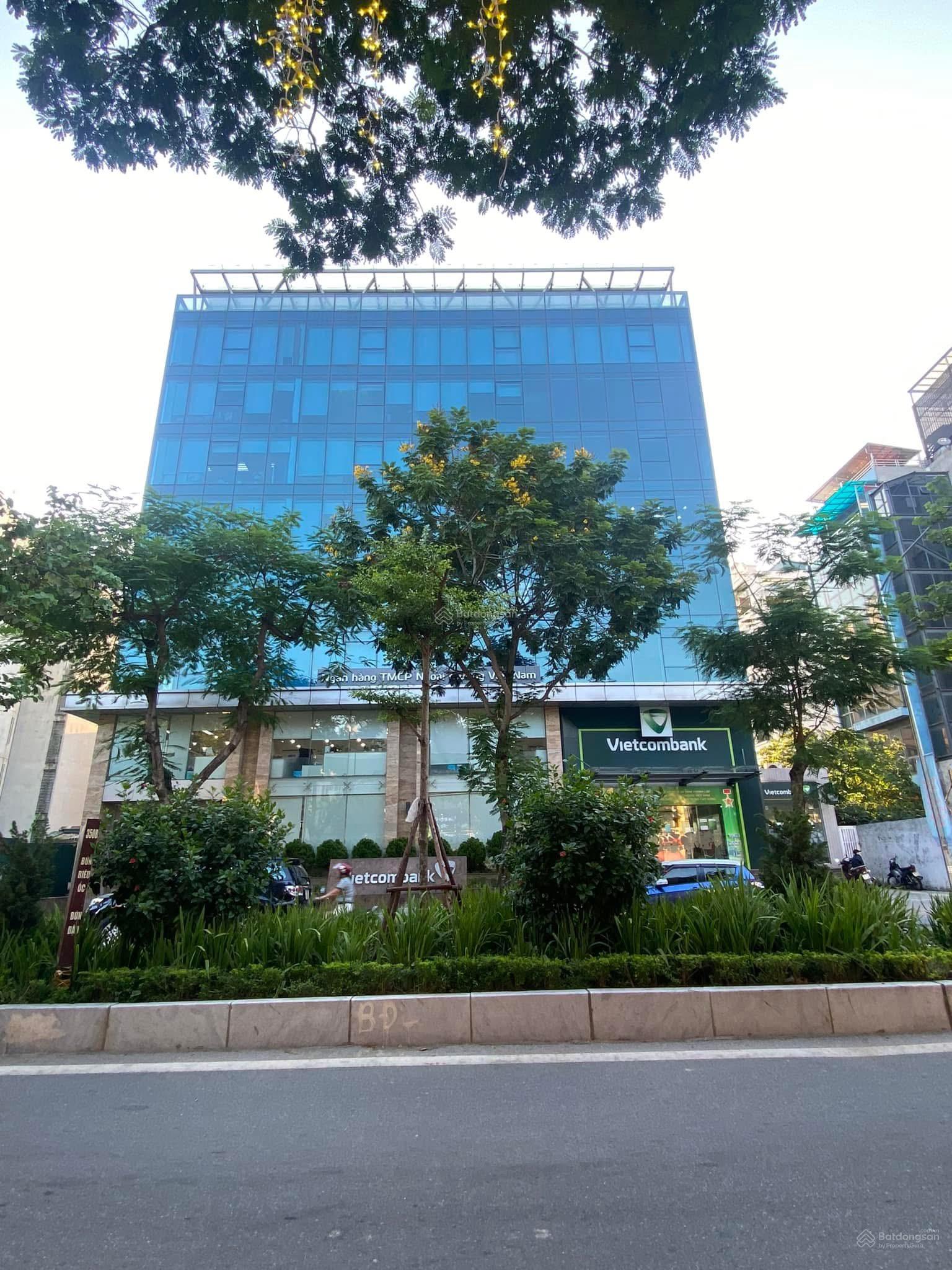 Đất - Đẹp Nhất Mặt Phố Lạc Long Quân, 190m2, Mặt Tiền 11m, View Hồ Tây, Ko QH, Xây Toà Nhà Hạng A