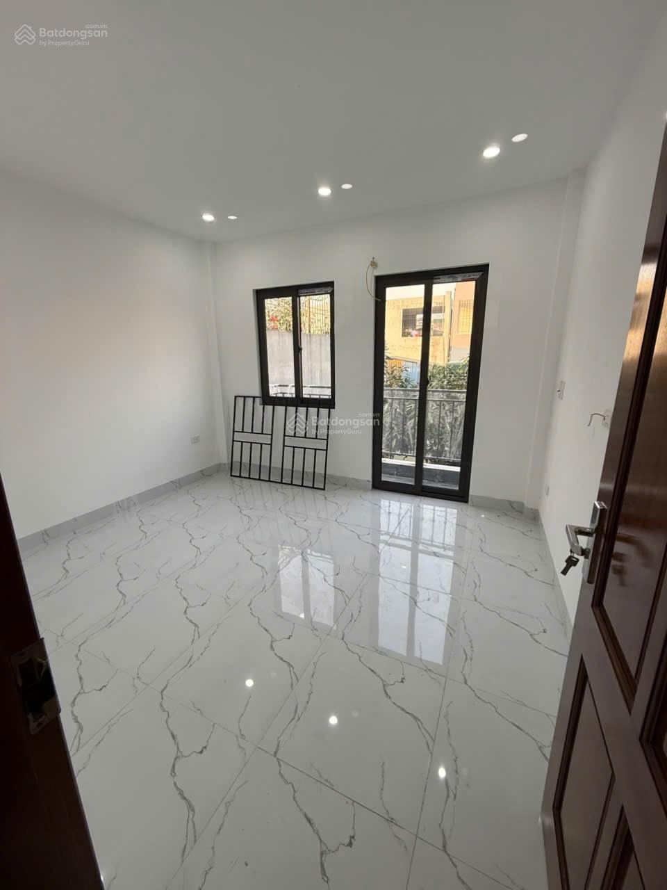 Chính chủ bán nhà Yên Kiện, Ngọc Hồi. DT 43m2x4,5T. Xây dựng độc lập, 4 mặt thoáng Chính chủ bán nhà Yên Kiện, Ngọc Hồi. DT 43m2x4,5T. Xây dựng độc lập, 4 mặt thoáng