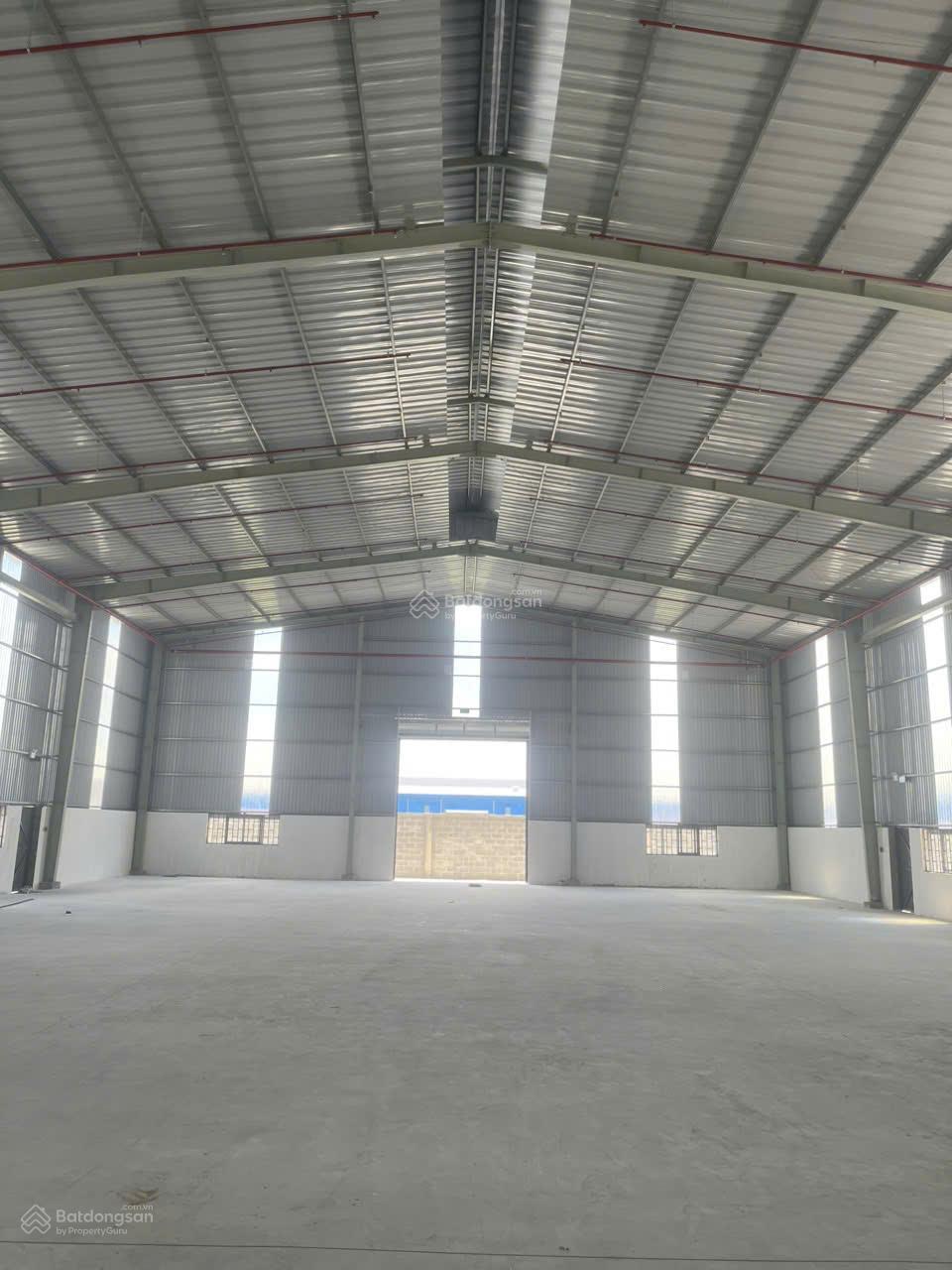 Cho thuê kho xưởng KCN Đức Hòa Long An, KV: 3.000m2, xưởng: 1.700m2, giá thuê: 200tr/tháng