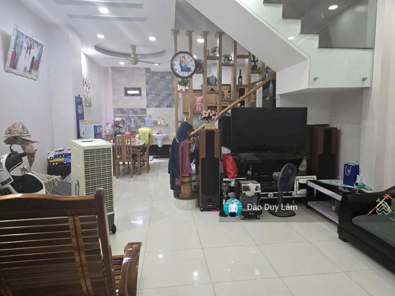 NHÀ 3 TẦNG CÒN MỚI ĐỐI DIỆN UỶ BAN PHƯỜNG - HẺM Ô TÔ, KHU DÂN CƯ ĐỒNG BỘ - GIÁ MỀM