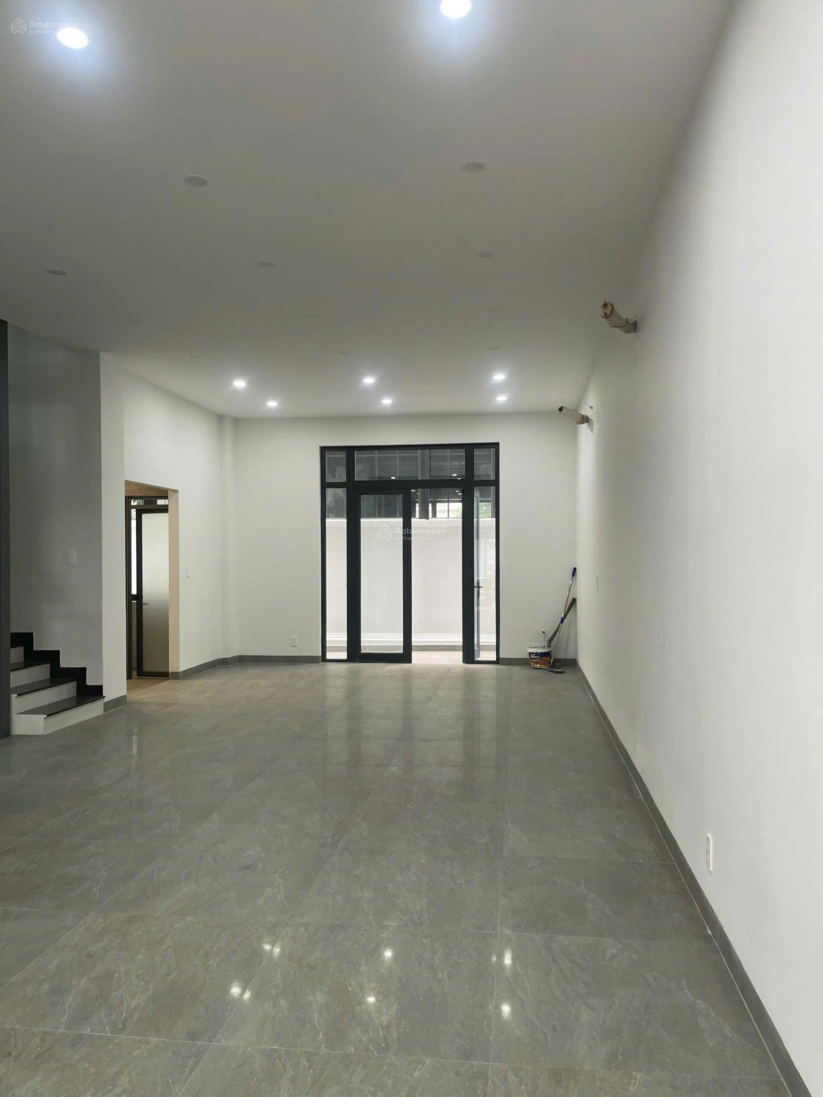 Cho thuê nhà liền kề Vinhomes Grand Park, 66 triệu, 126m2, 5 tầng, 5 toilet, trục đường D2A Cho thuê nhà liền kề Vinhomes Grand Park, 66 triệu, 126m2, 5 tầng, 5 toilet, trục đường D2A