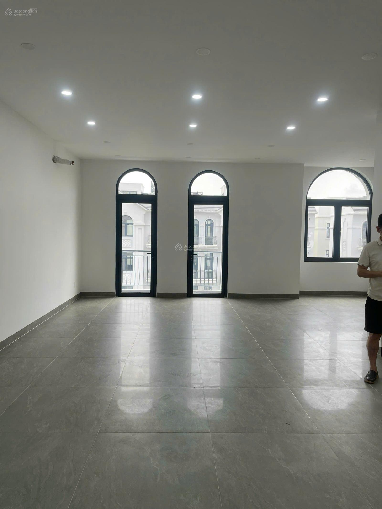 Cho thuê nhà liền kề Vinhomes Grand Park, 66 triệu, 126m2, 5 tầng, 5 toilet, trục đường D2A Cho thuê nhà liền kề Vinhomes Grand Park, 66 triệu, 126m2, 5 tầng, 5 toilet, trục đường D2A