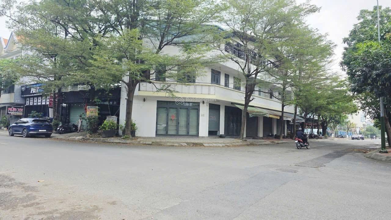 Căn góc 2 mặt tiền VIp giá tốt khu TTHC Dĩ An vị trí kinh doanh văn phòng- cafe, căn hộ dịcg vụ