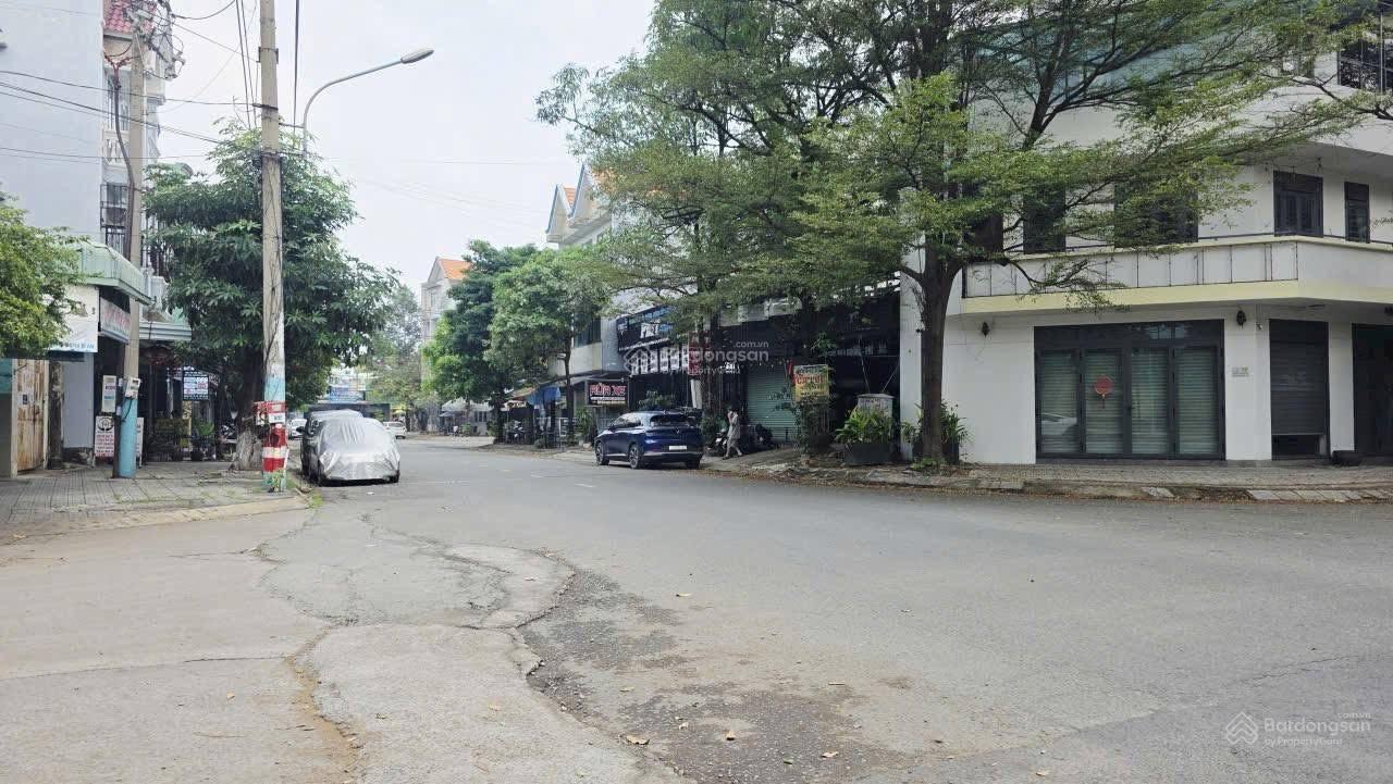 Căn góc 2 mặt tiền VIp giá tốt khu TTHC Dĩ An vị trí kinh doanh văn phòng- cafe, căn hộ dịcg vụ