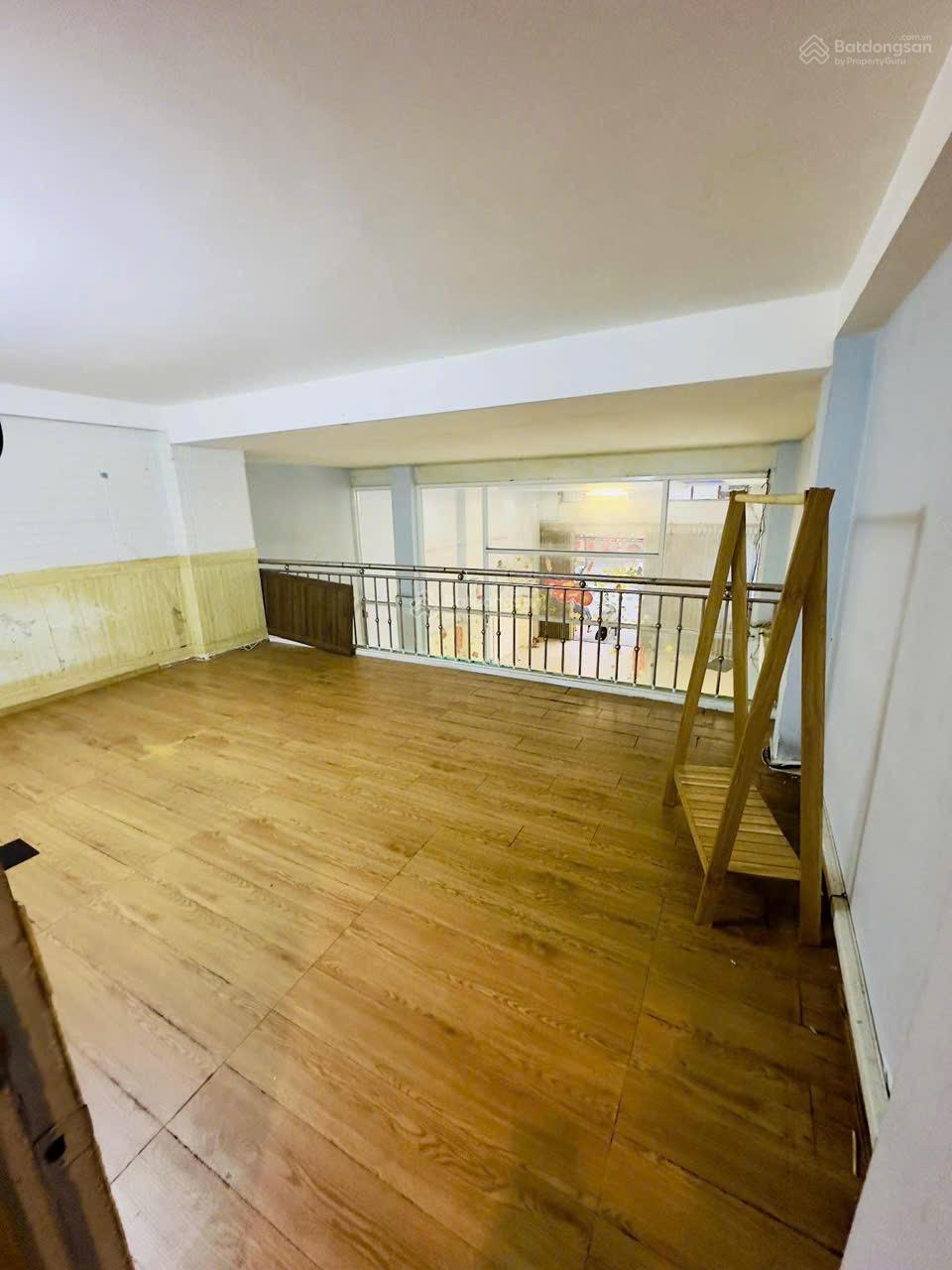 Cho thuê nhà mt trung tâm quân hải châu ! Gần chợ ! Khu dân cư đông đúc ! Bề ngang #6m
Giá 6