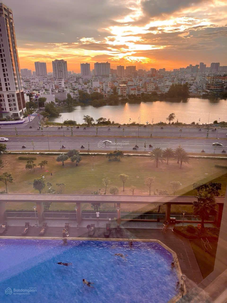 Bán gấp căn hộ Eco Green Saigon Quận 7 3PN 2WC 80m² Giá 7.5 tỷ, LH Phong 0944 206 ***