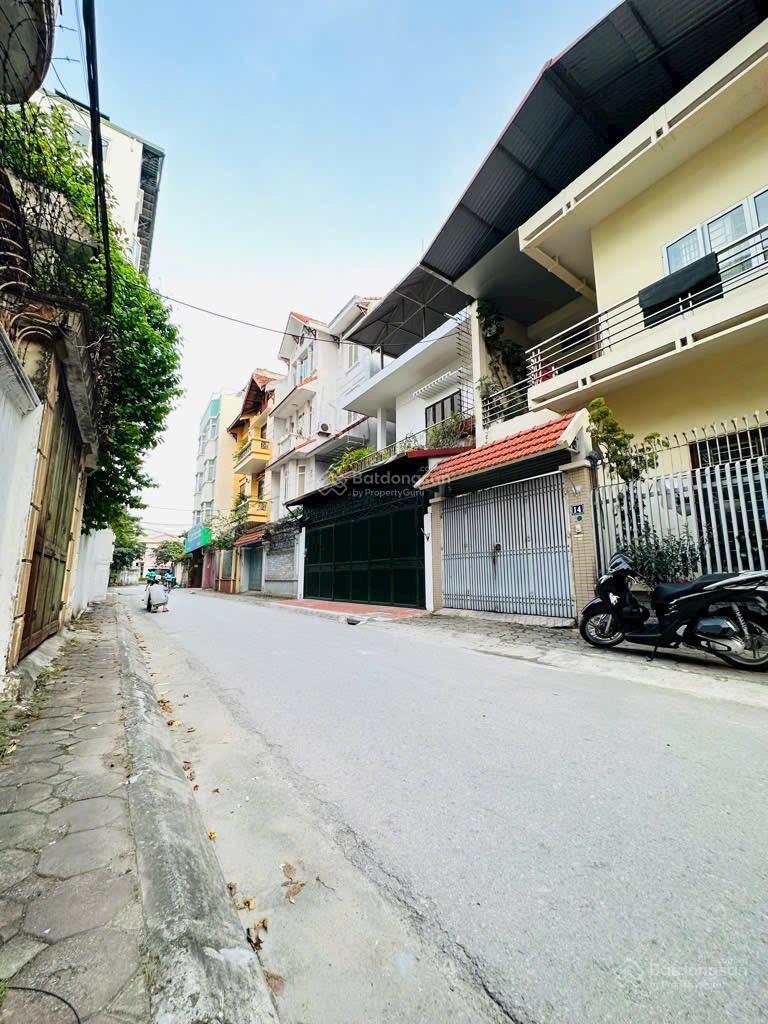 62M2 ĐẤT PHÂN LÔ NGỌC THUỴ, Ô TÔ VÀO ĐẤT, GIỮ TIỀN CỰC TỐT