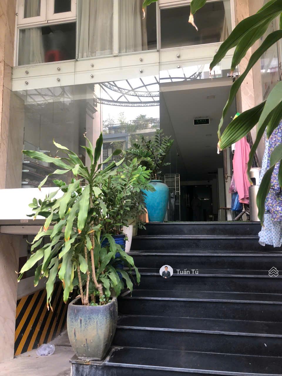 Bán tòa nhà văn phòng mặt tiền Bình Thạnh - 9 tầng full PCCC, thang máy, máy lạnh âm trần