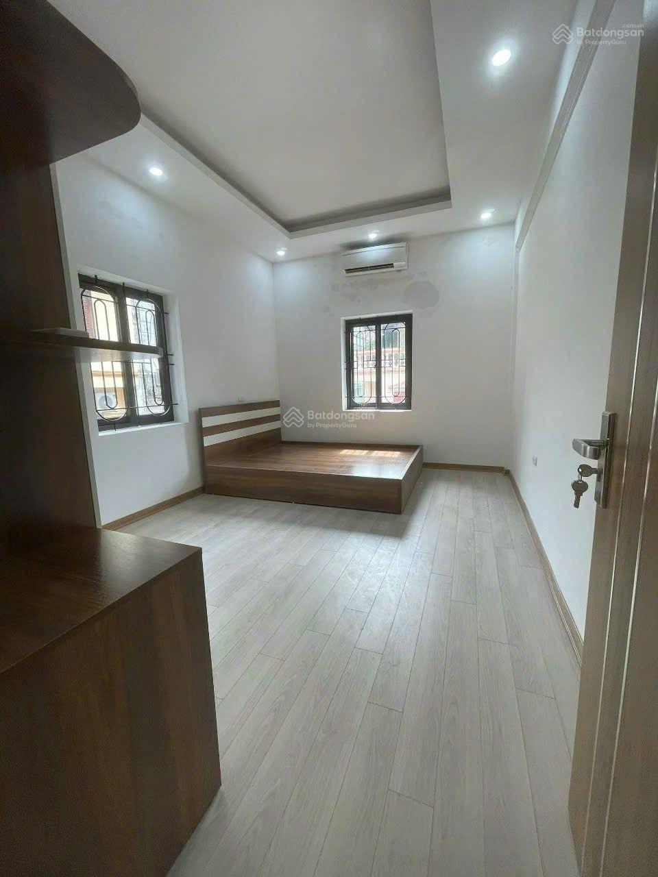Cho Thuê CHCC 27 Huỳnh Thúc Kháng, Nguyên Hồng, 90m2 2PN 13.5tr và 120m2 3PN 16tr , ở ngay,