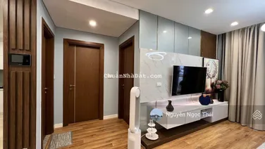 Chính chủ bán căn góc 2 ngủ 72.5m2 ban công ĐN tòa The Legend. Full nội thất, slot ô tô. Giá 8,5 tỷ