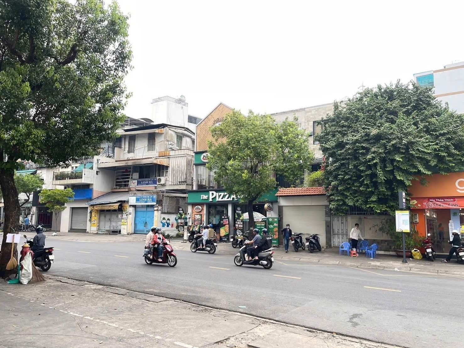 Bán Nhà Góc 2 MT Hoàng Hoa Thám P.7 BT, DT 8x20m CN 161m2, KC 4 tầng, HĐT 130tr, Giá 65 tỷ Bán Nhà Góc 2 MT Hoàng Hoa Thám P.7 BT, DT 8x20m CN 161m2, KC 4 tầng, HĐT 130tr, Giá 65 tỷ