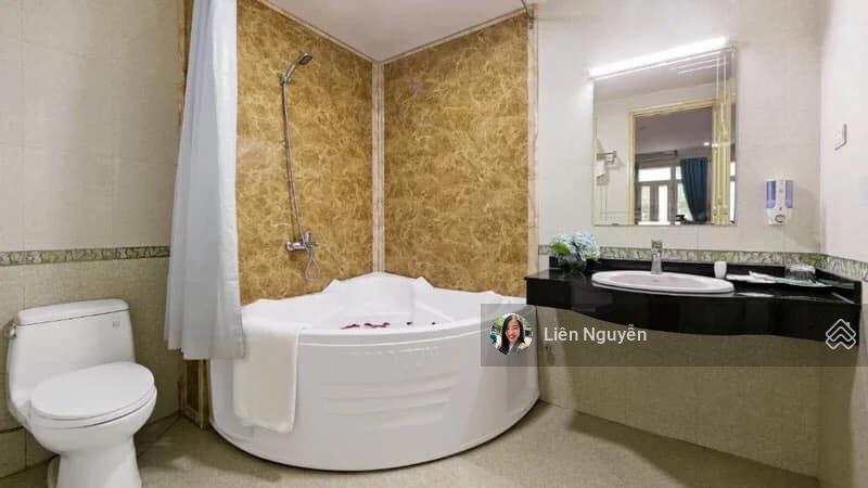 Bán khách sạn mặt phố Hàng Bè, 79m2, 5 tầng, mặt tiền 5.4m, 77.6 tỷ, kinh doanh đỉnh Bán khách sạn mặt phố Hàng Bè, 79m2, 5 tầng, mặt tiền 5.4m, 77.6 tỷ, kinh doanh đỉnh