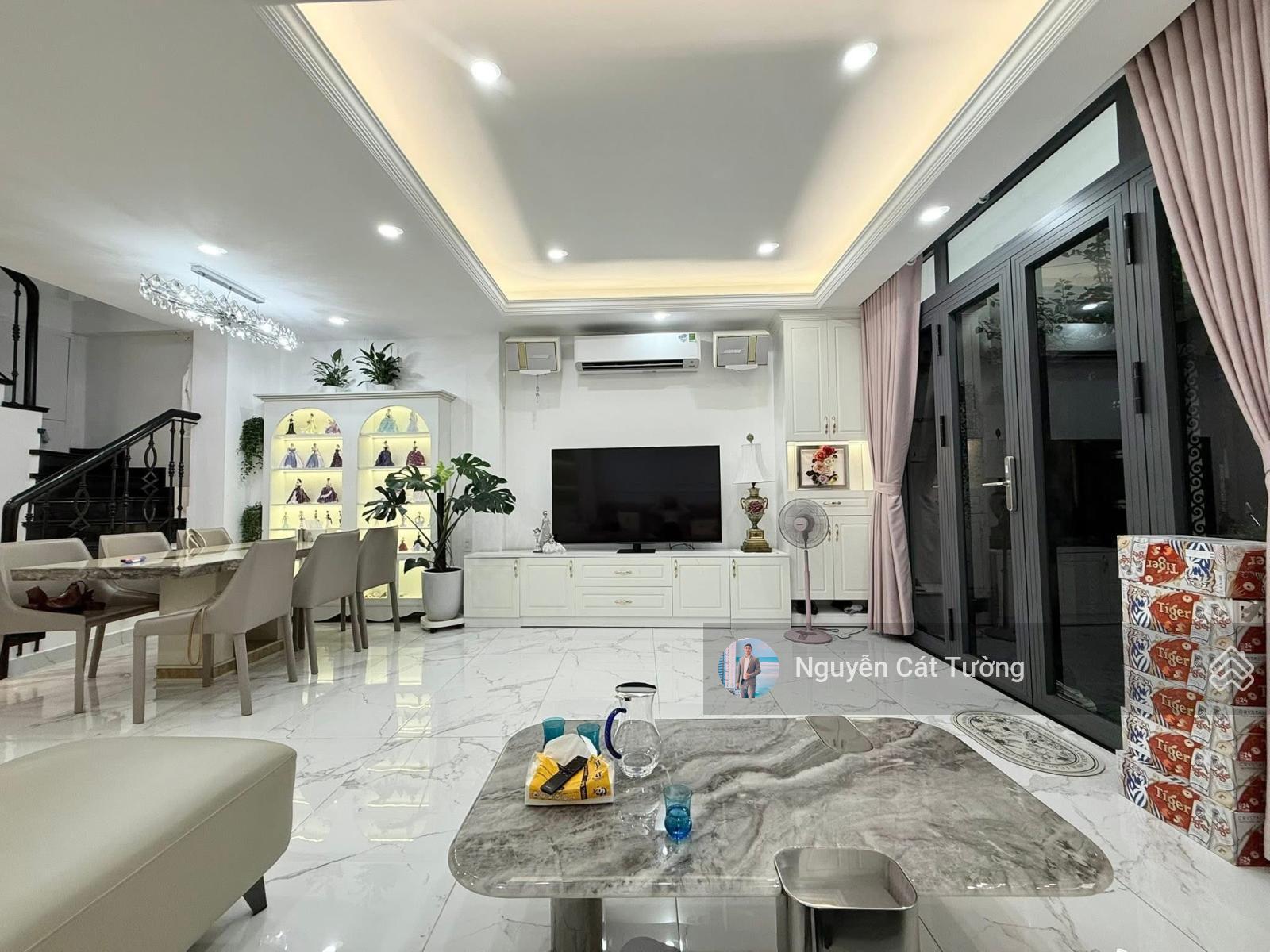 Bán Nhà Huỳnh Văn Bánh, Gần Ngã Tư Phú Nhuận, 3 Tầng BTCT, Nhà Mới Đẹp, HxH, Căn Góc, cách MT 25m.