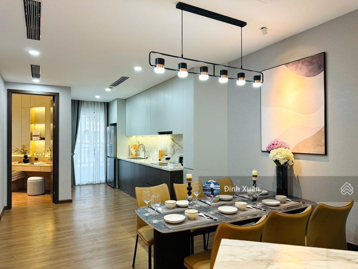 Bán gấp căn hộ tập thể Kim Liên - 100m- 3 ngủ 3 wc- oto- view phố- full đồ ở ngay