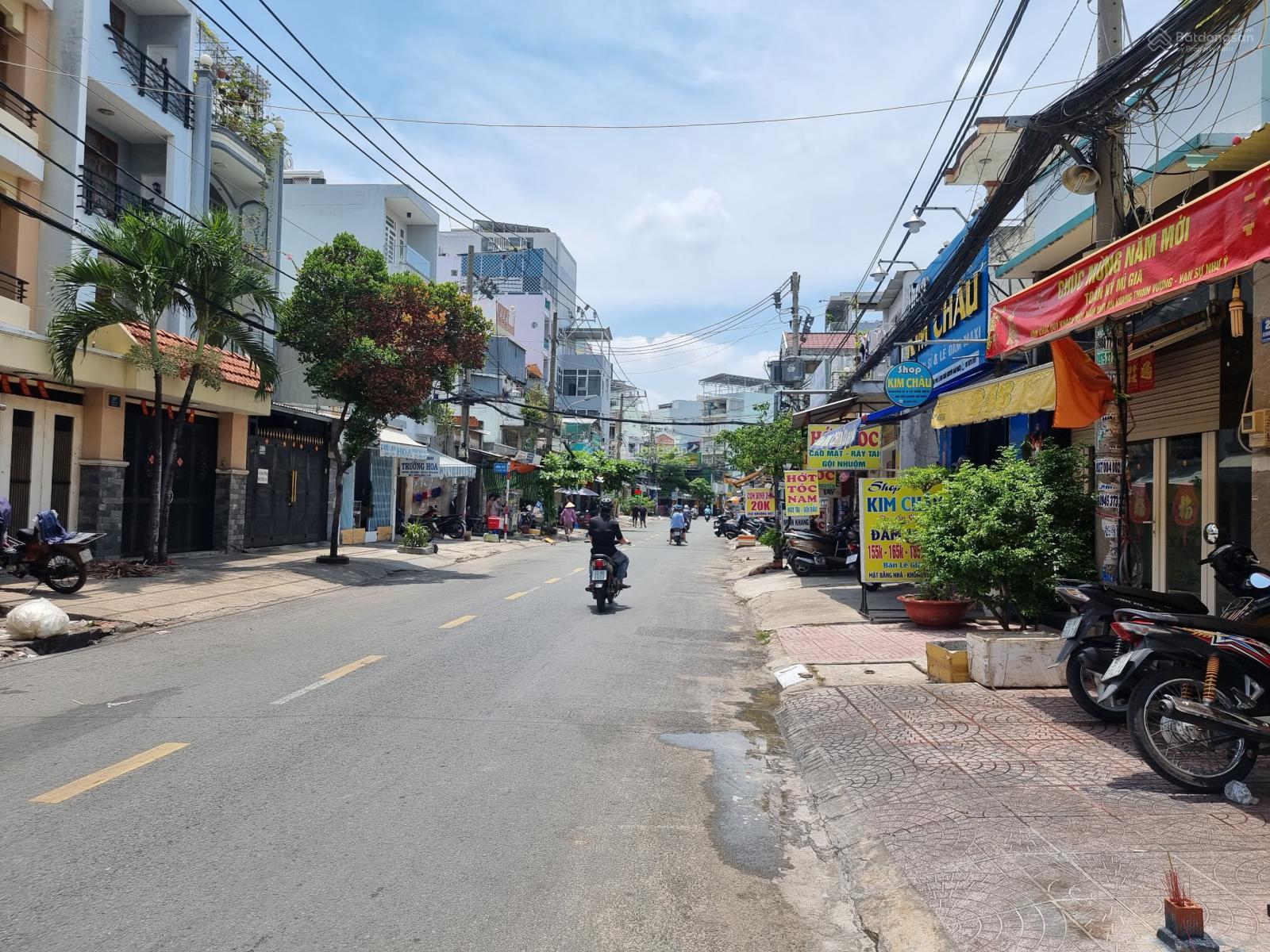 Mặt tiền đường Hoàng Xuân Nhị phường Phú Trung dt 4,2mx19m cấp 4 giá 8,5 tỷ