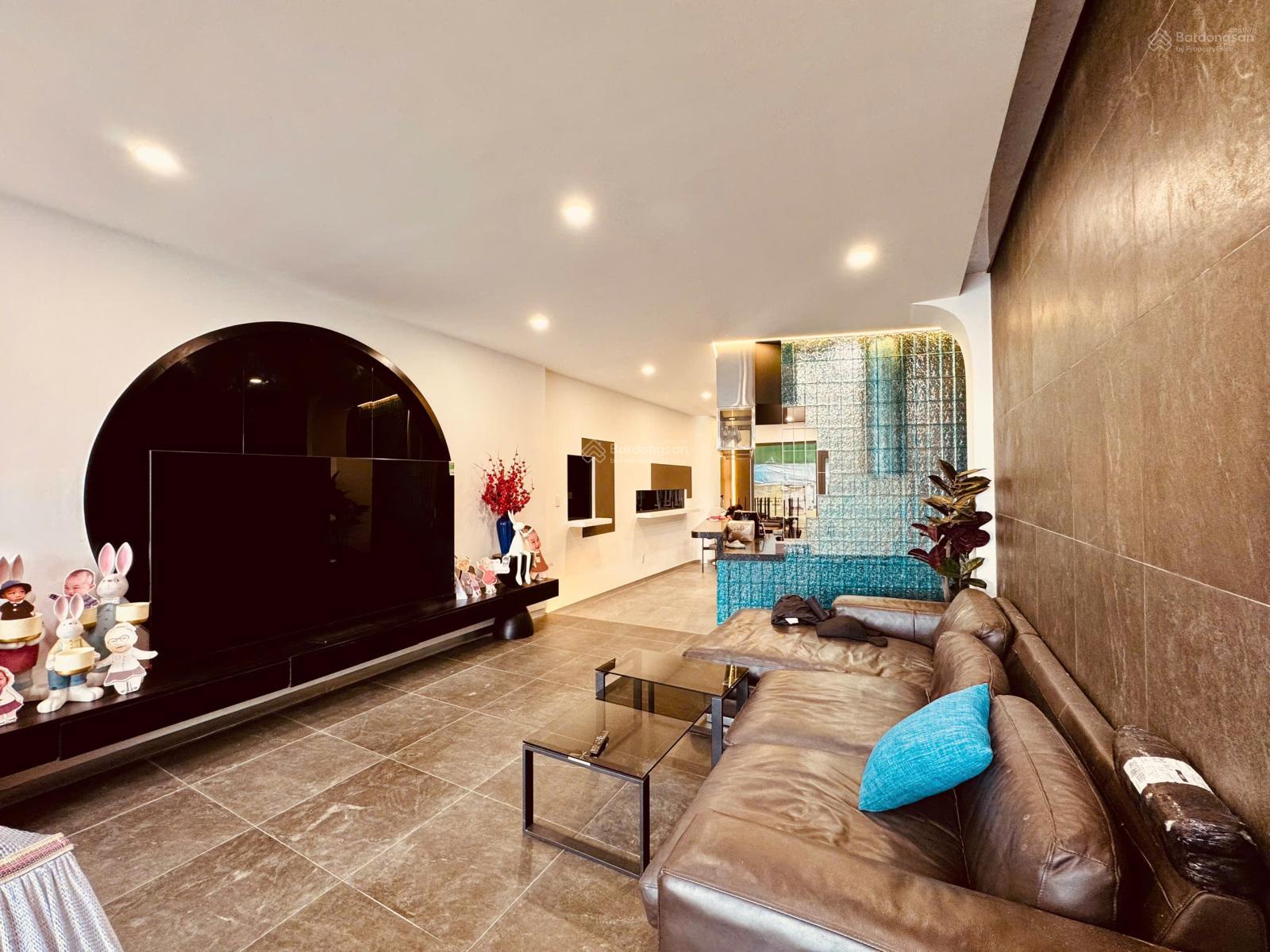 Bán nhà Nguyễn Thị Nghĩa, trung tâm Đà Lạt 4 tầng, nhà mới hoàn thiện full nội thất xịn, sổ riêng. Bán nhà Nguyễn Thị Nghĩa, trung tâm Đà Lạt 4 tầng, nhà mới hoàn thiện full nội thất xịn, sổ riêng.