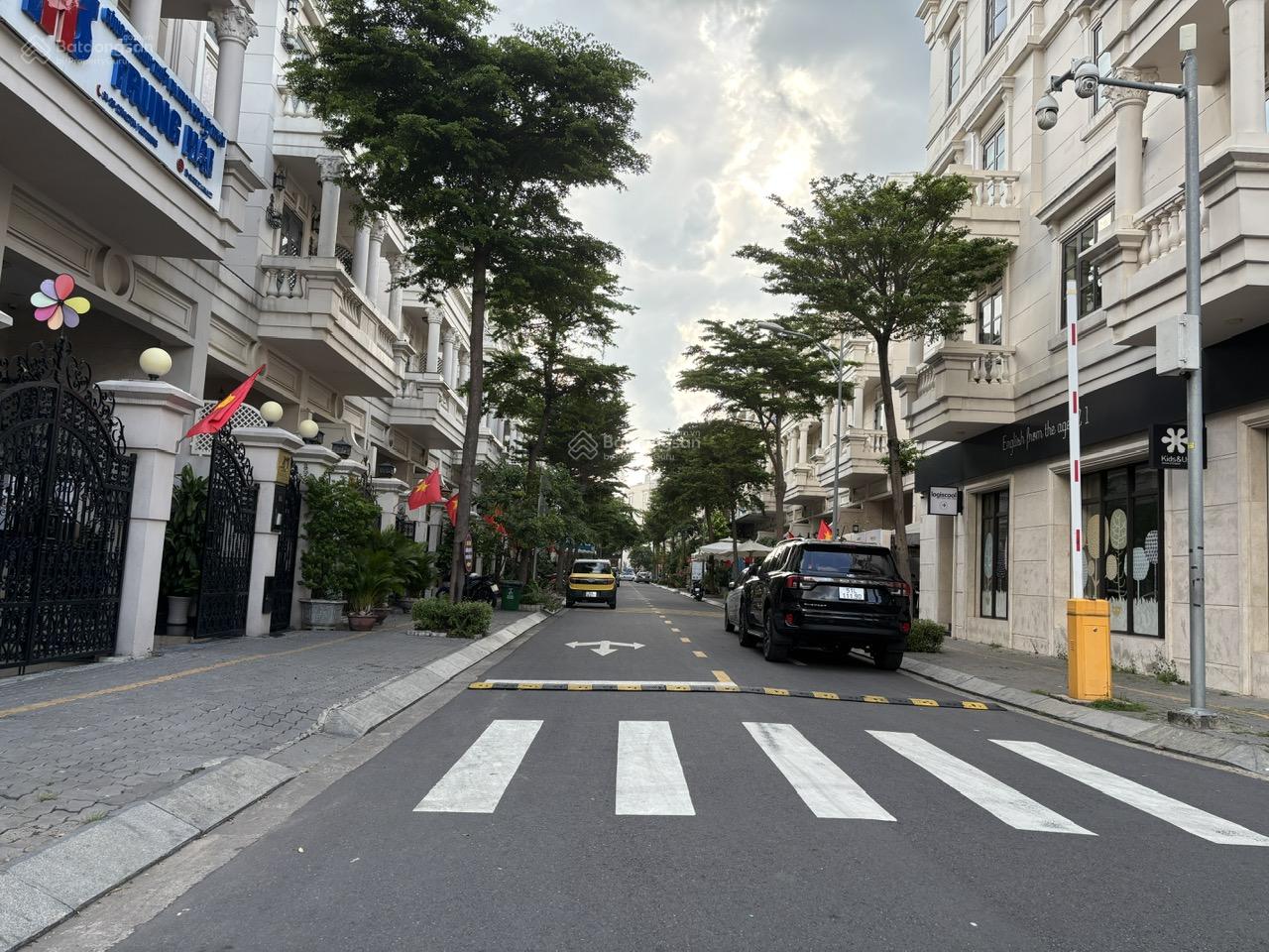 Bán nhà Cityland Park Hill ngay công viên nhạc nước 100m2 hầm 4 tầng đường 10m siêu vip